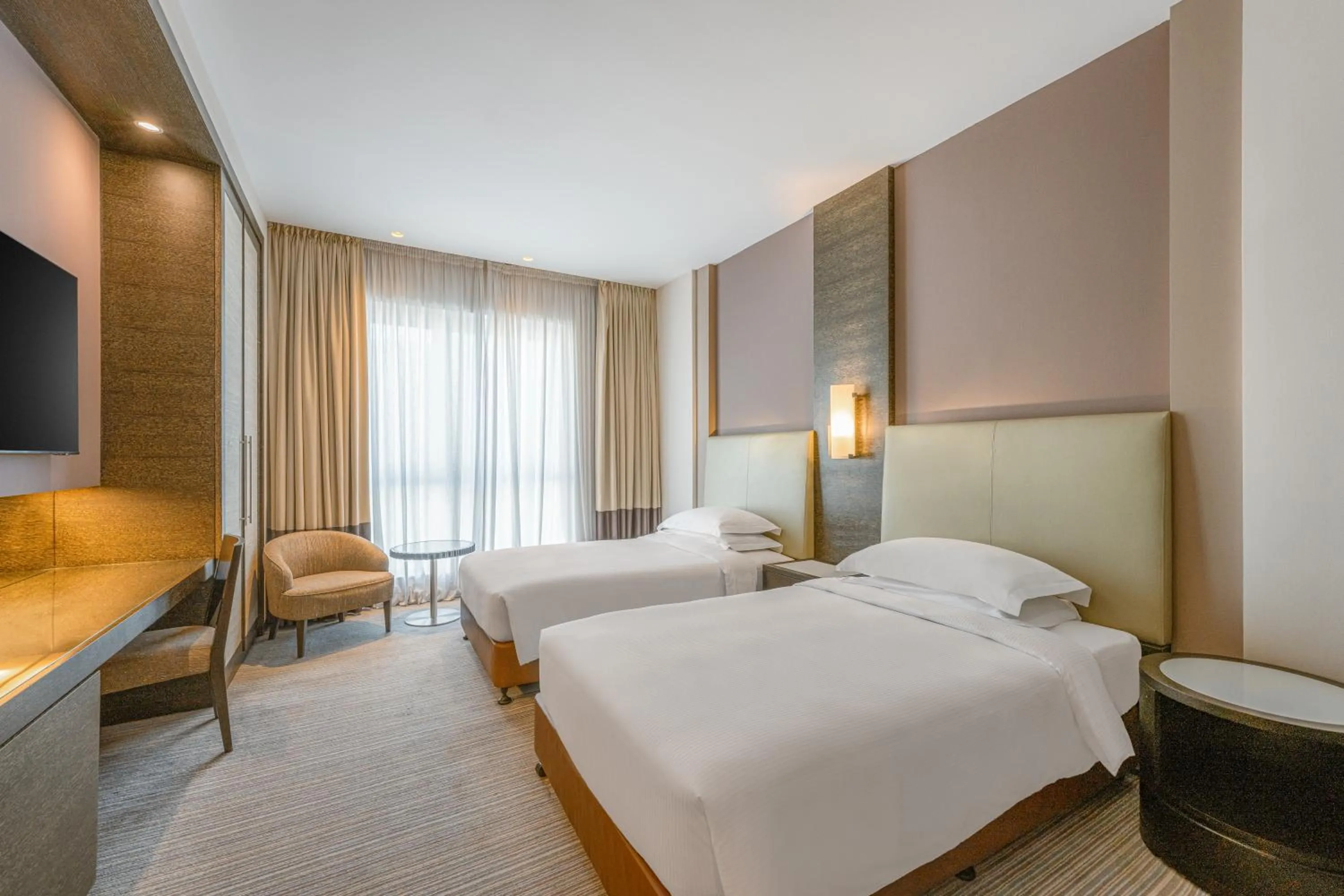 Bed in Four Points by Sheraton Al Ain