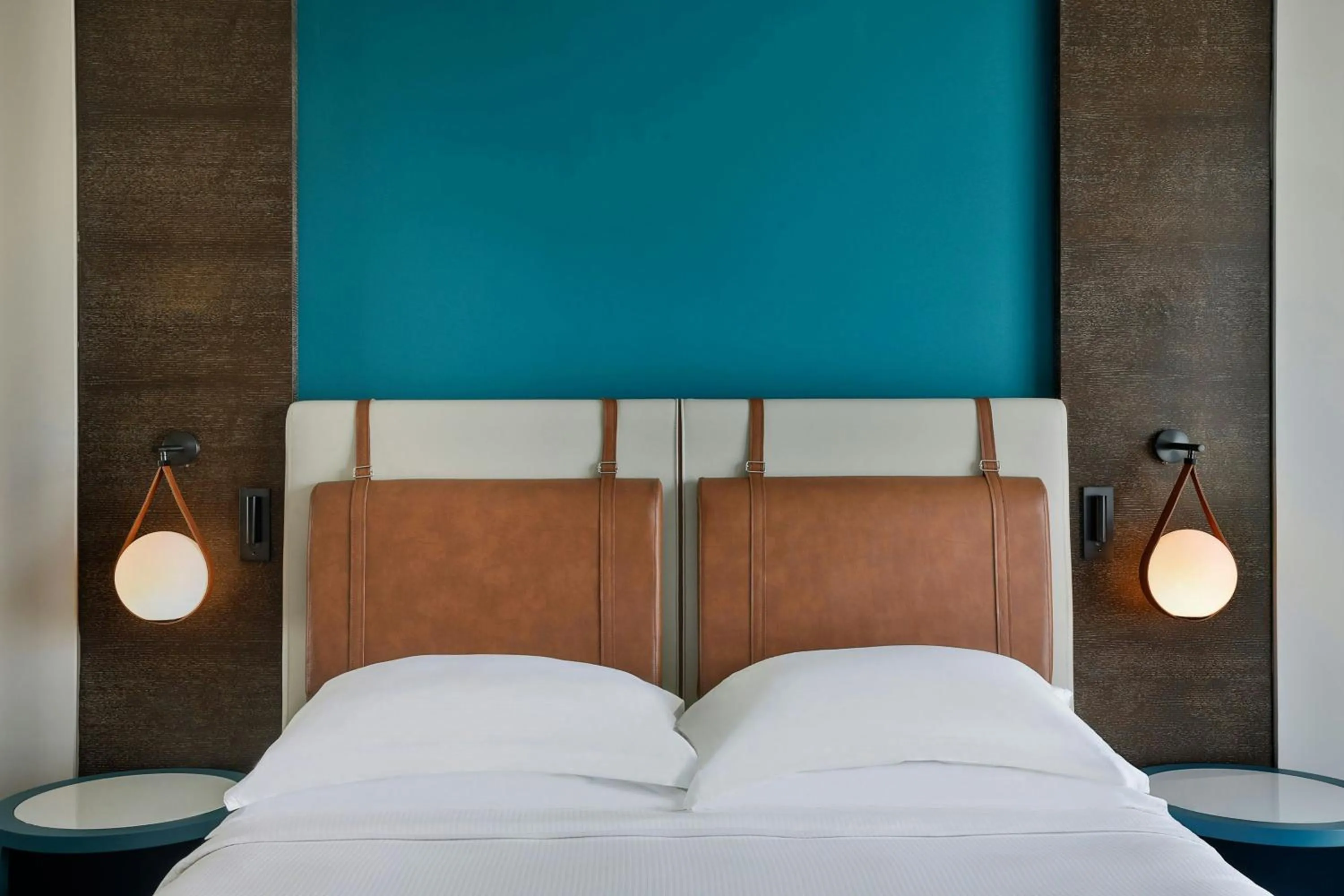 Photo of the whole room, Bed in Four Points by Sheraton Al Ain