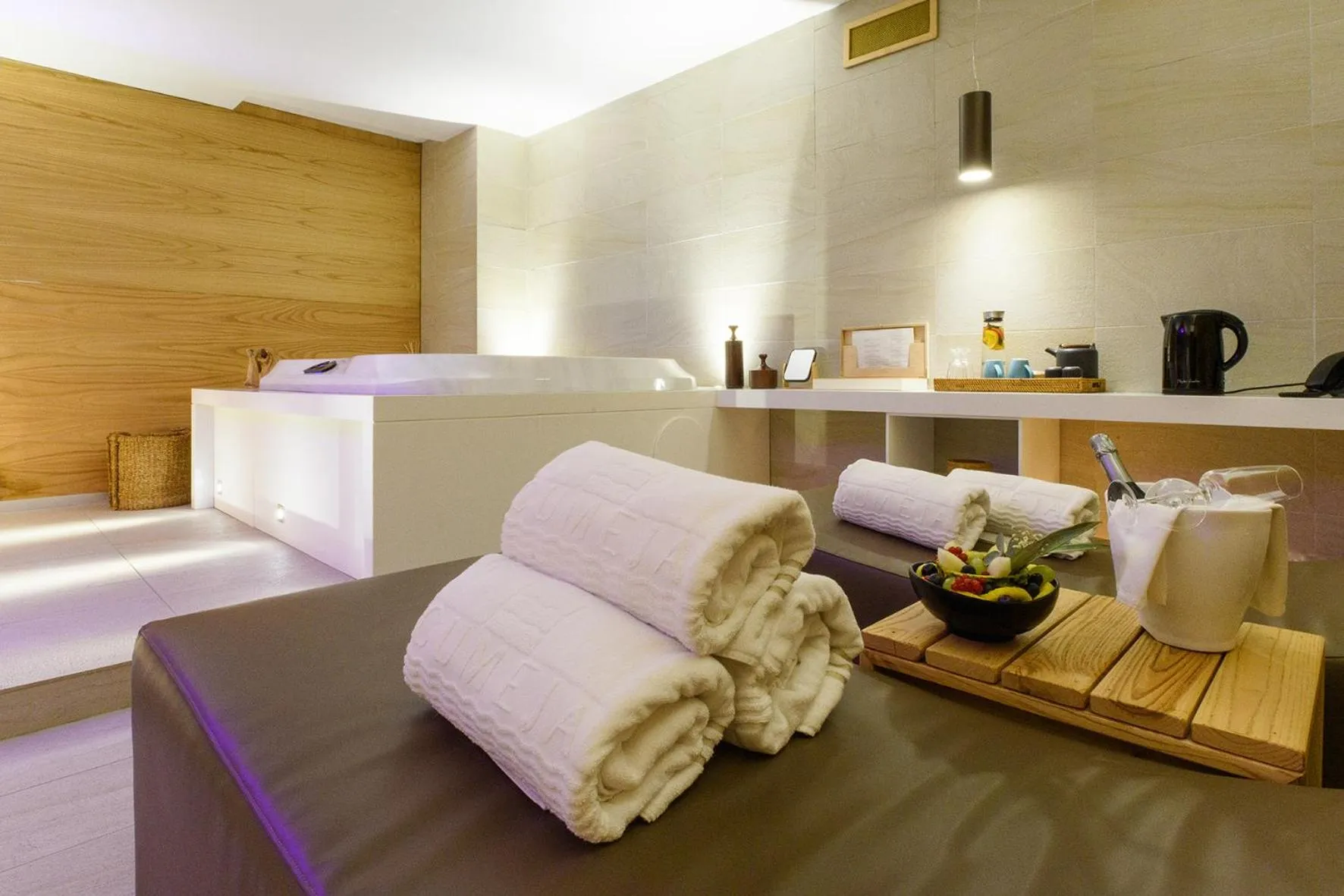 Massage, Bed in Cumeja Beach Club & Hotel