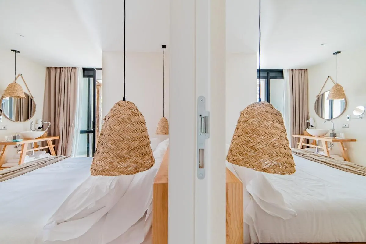 Photo of the whole room, Bed in Cumeja Beach Club & Hotel