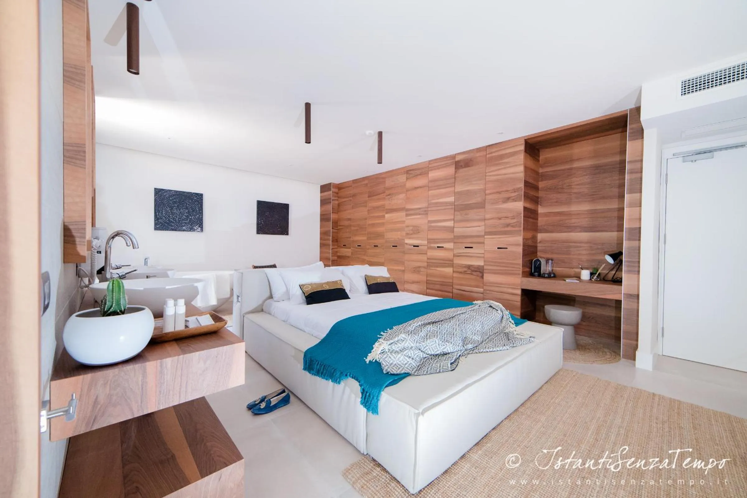Bed in Cumeja Beach Club & Hotel