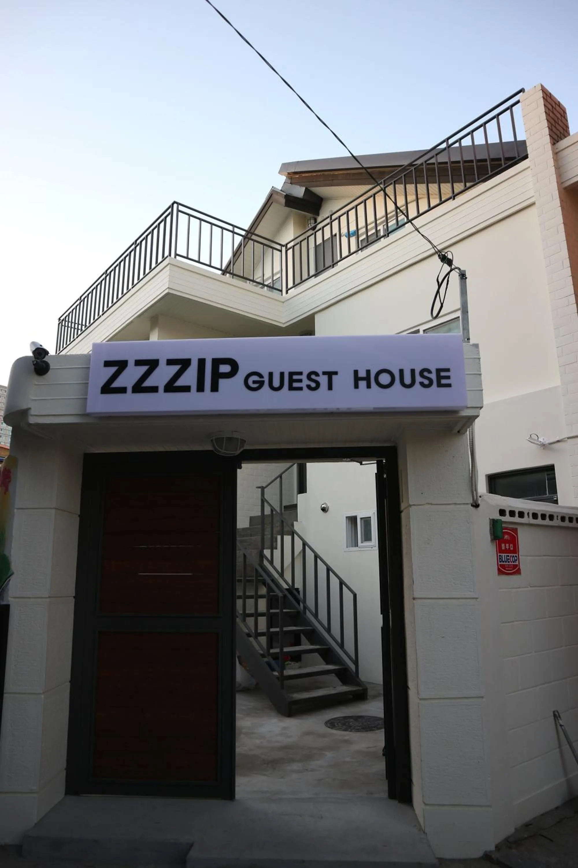 Facade/entrance in Zzzip Guesthouse in Hongdae