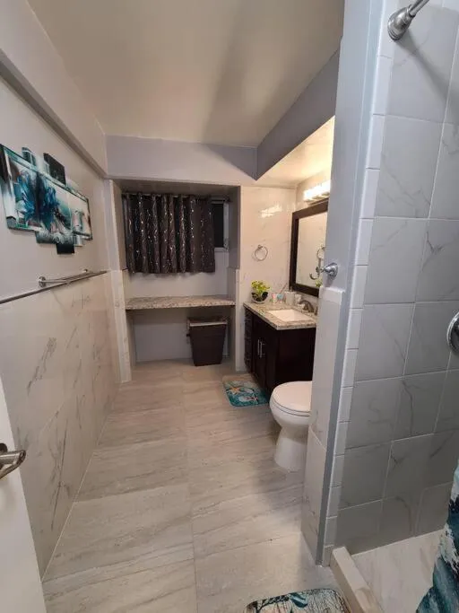 Lovely Condo 2 Bedrooms, 2 bathrooms, free 1 Parking at Waikiki Beach