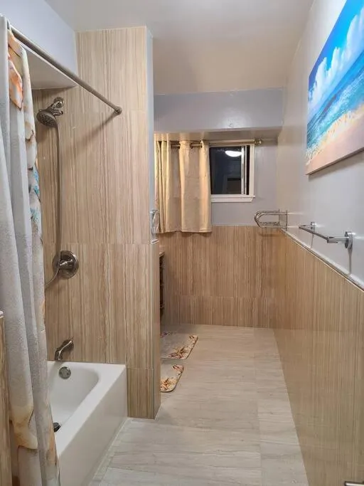 Lovely Condo 2 Bedrooms, 2 bathrooms, free 1 Parking at Waikiki Beach