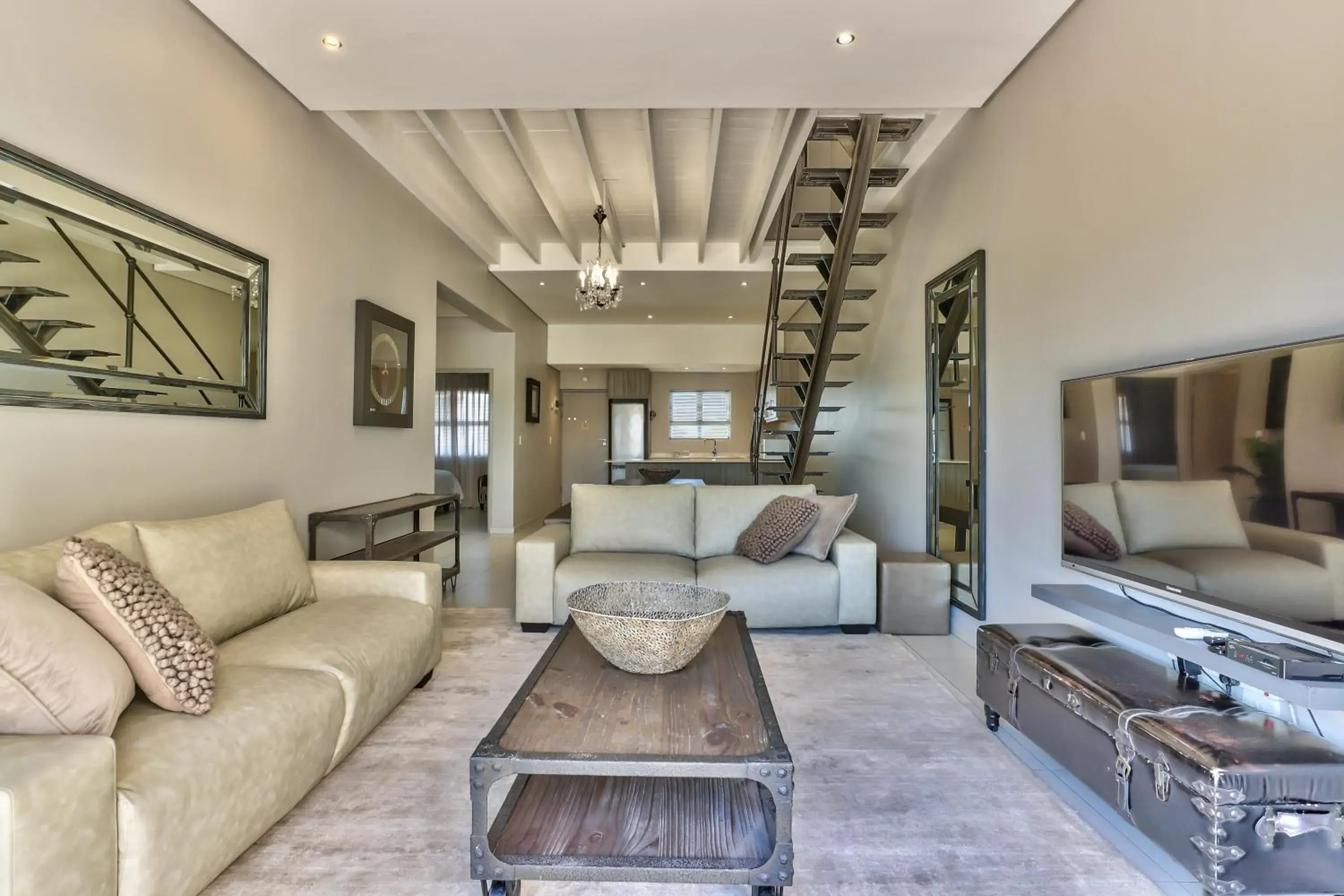 Two-Bedroom Apartment in Heritage Square Apartments Two-Bedroom Apartment in Heritage Square Apartments