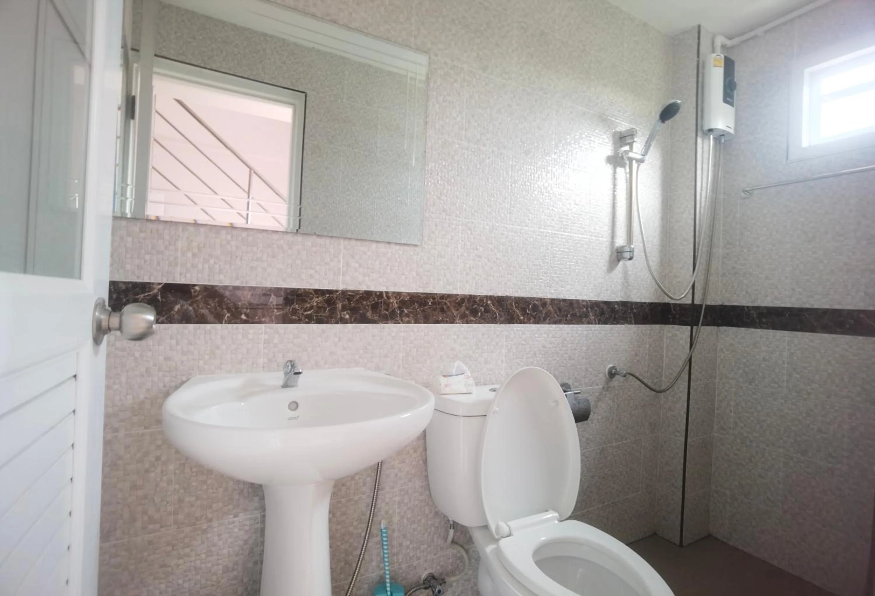 Shower in 115 Townhouse