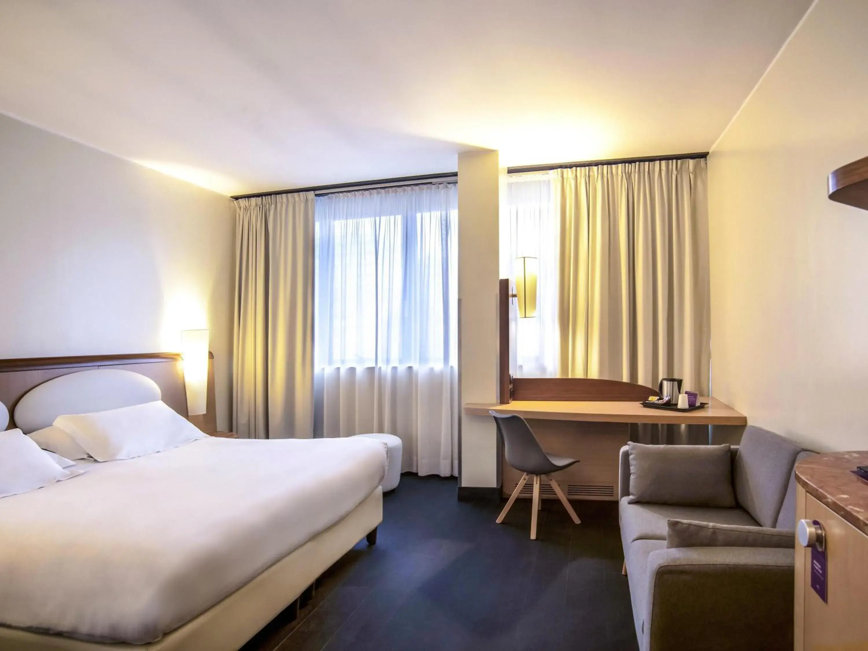 Superior Double Room in Mercure Roma West Superior Double Room in Mercure Roma West