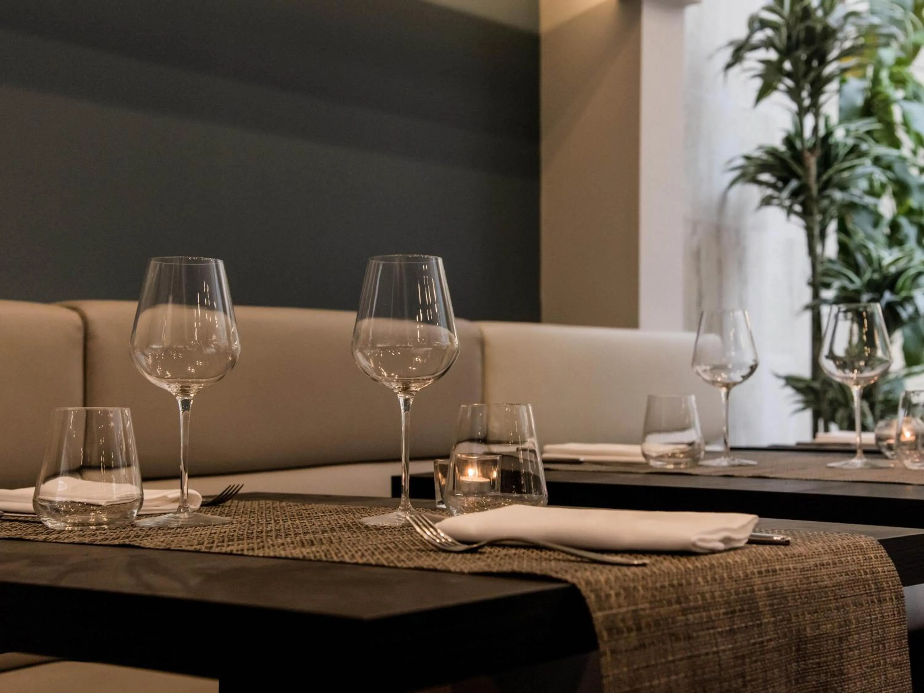 Restaurant/places to eat in Mercure Roma West