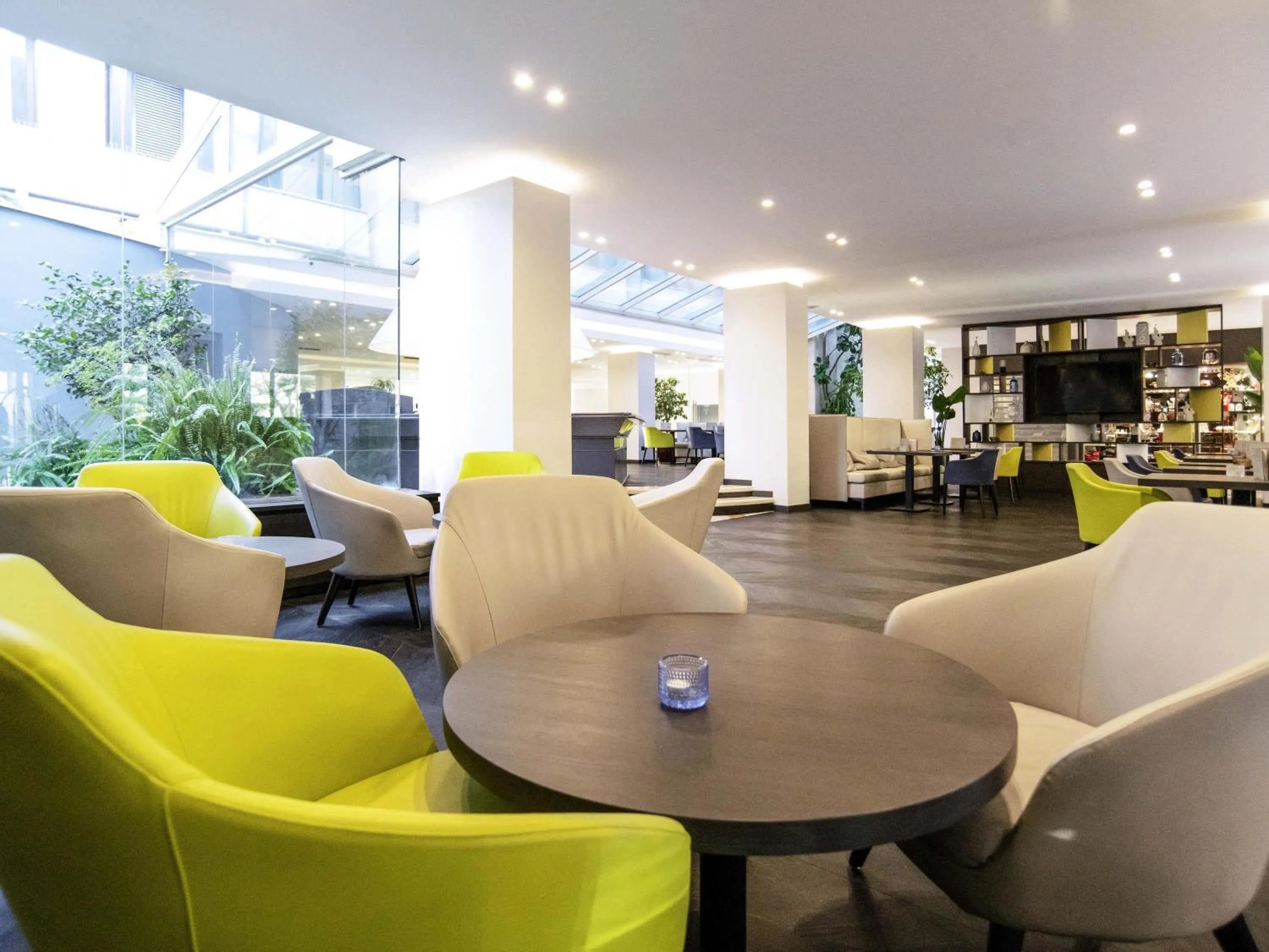 Lounge or bar in Mercure Roma West