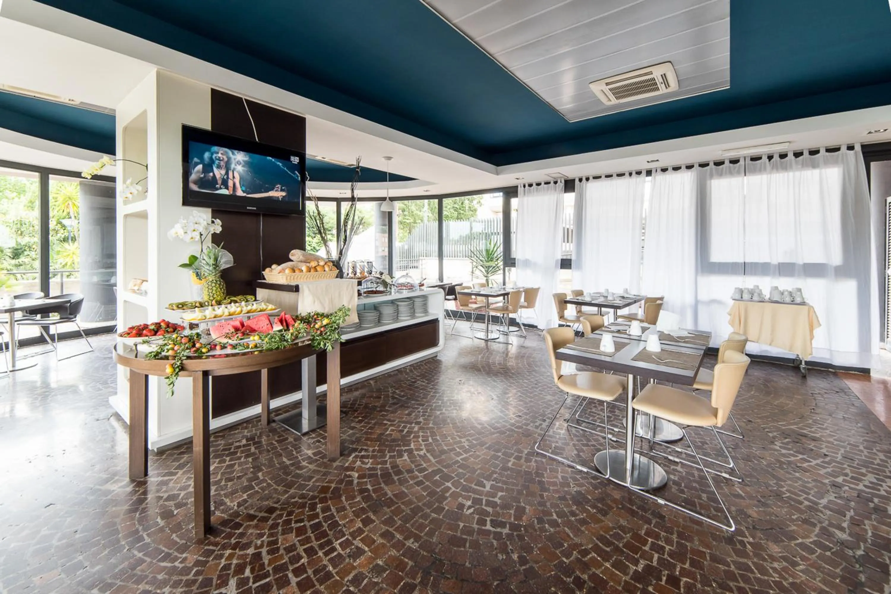 Restaurant/places to eat in Sotel Nomentana Roma