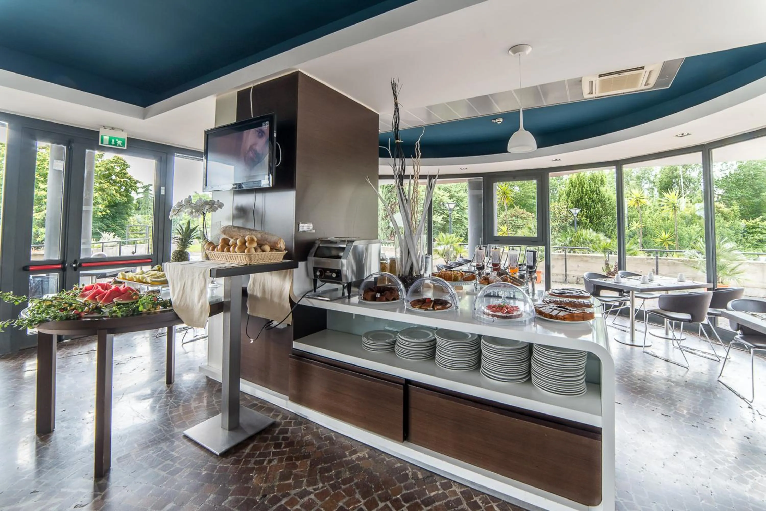 Restaurant/places to eat in Sotel Nomentana Roma