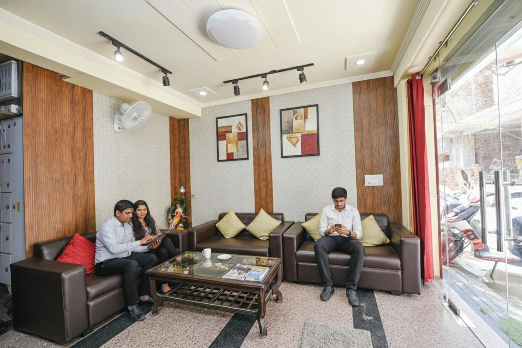 Seating area in FabHotel Ishtara Auberge - Nr Yashobhoomi Convention Centre