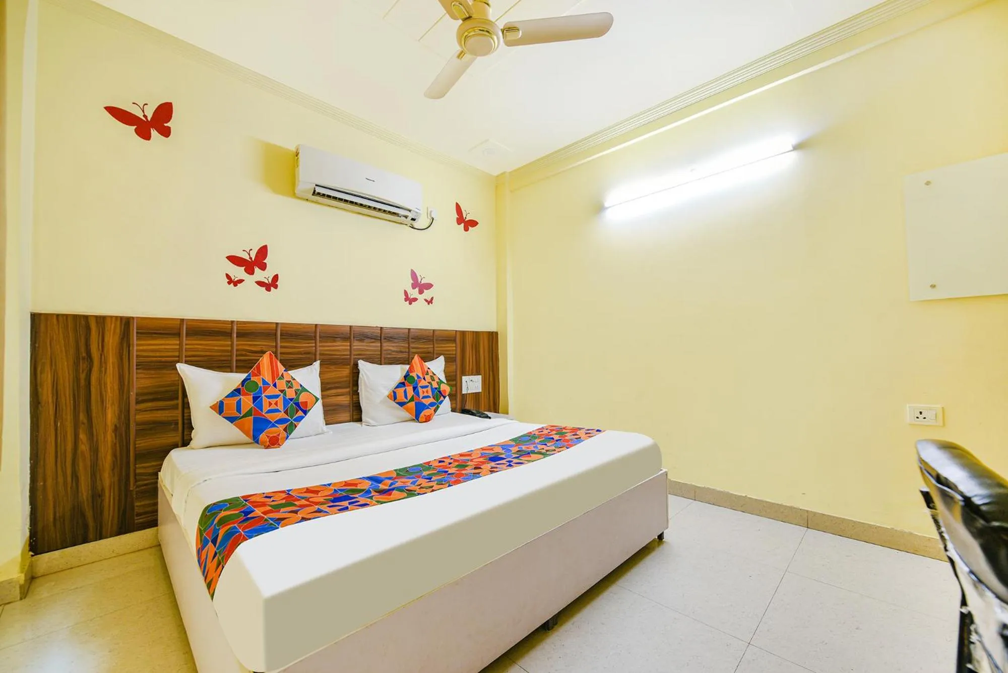 Bed in FabHotel Ishtara Auberge - Nr Yashobhoomi Convention Centre