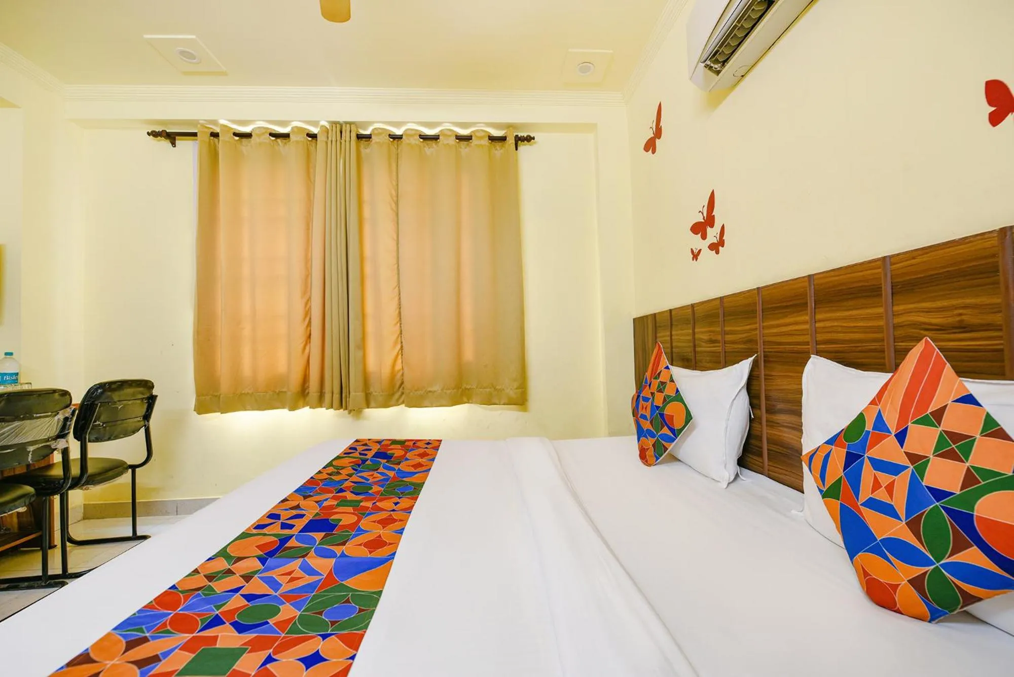 Bed in FabHotel Ishtara Auberge - Nr Yashobhoomi Convention Centre
