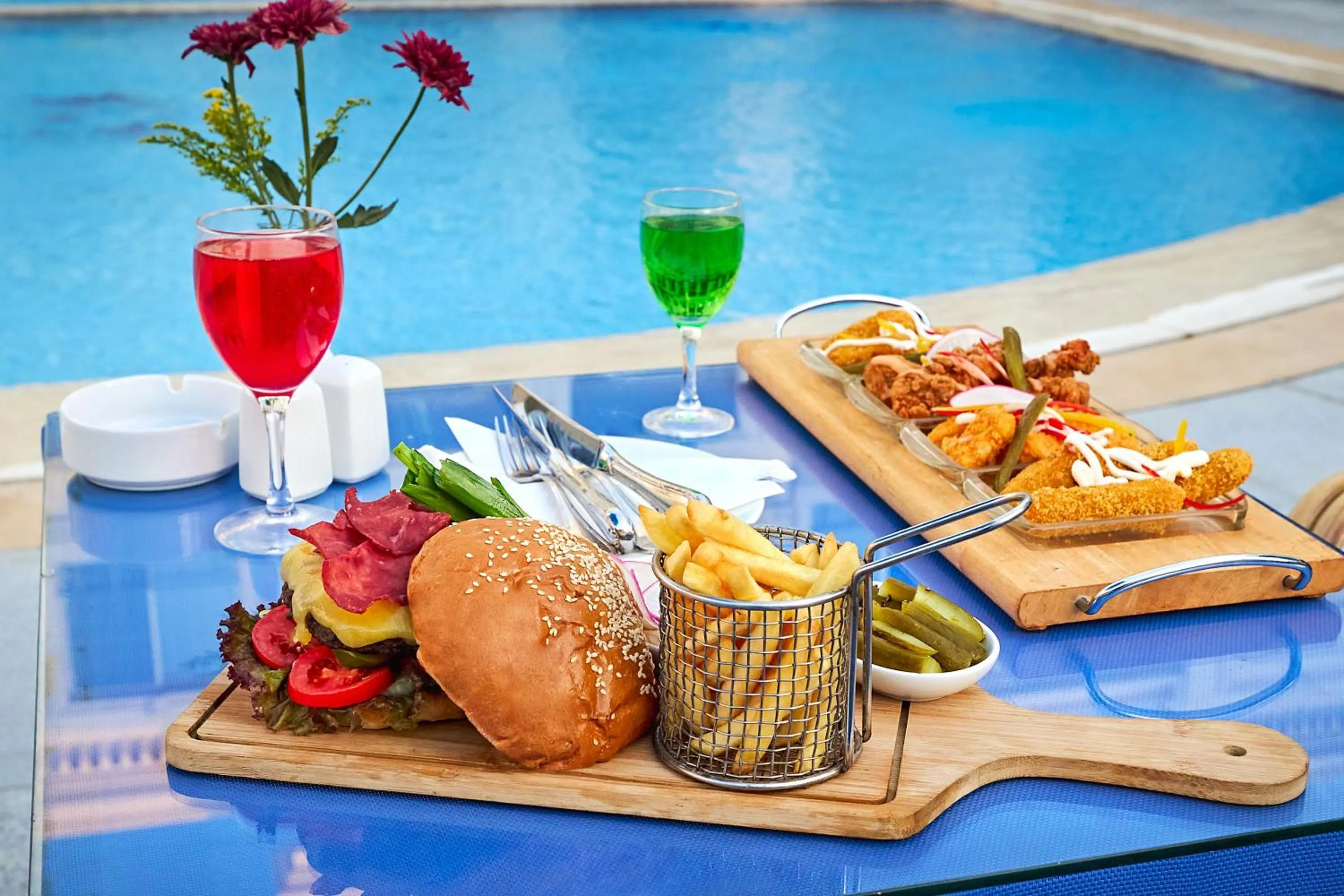 Food and drinks in Helnan Mamoura Hotel & Events Center