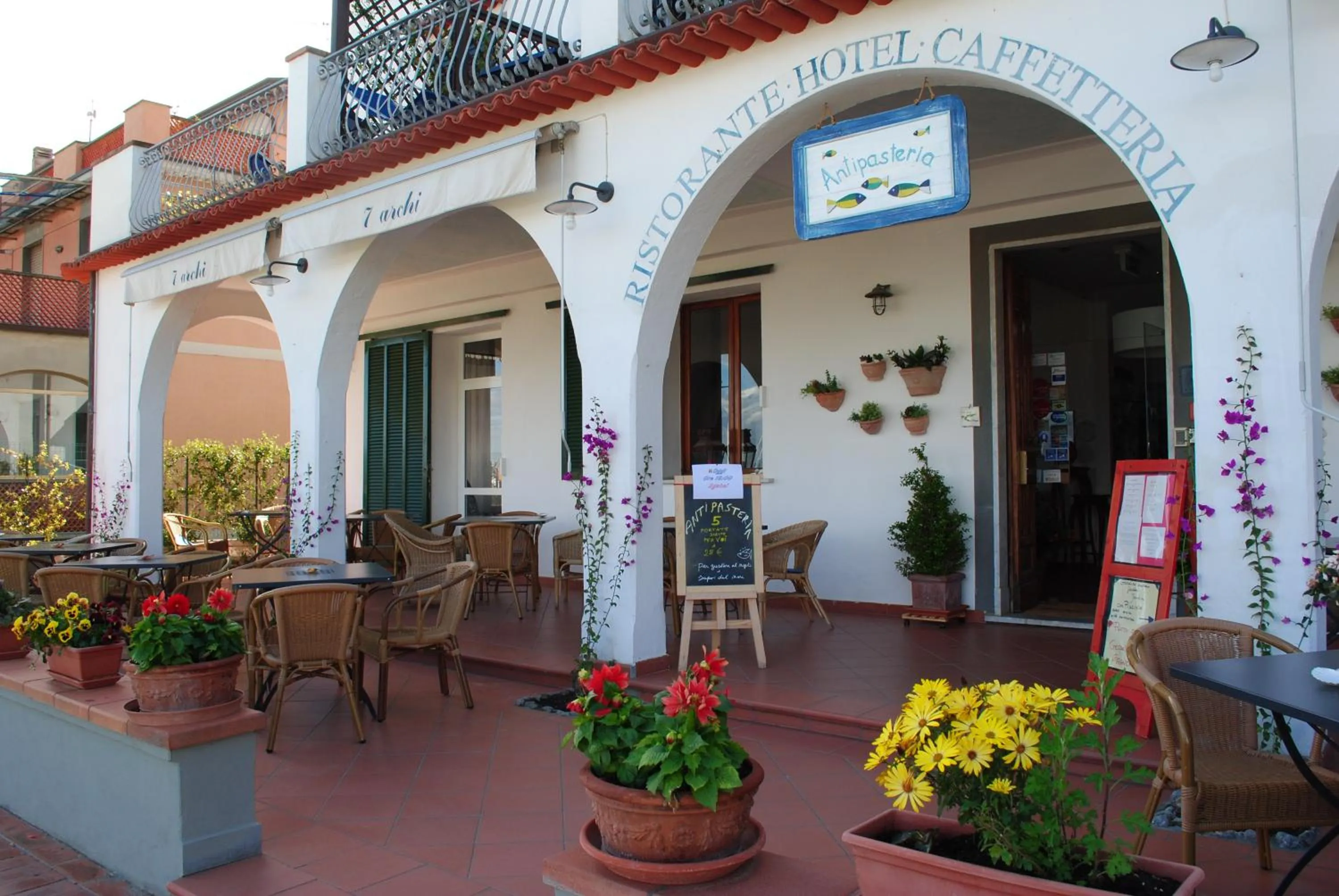 Facade/entrance in Hotel Sette Archi