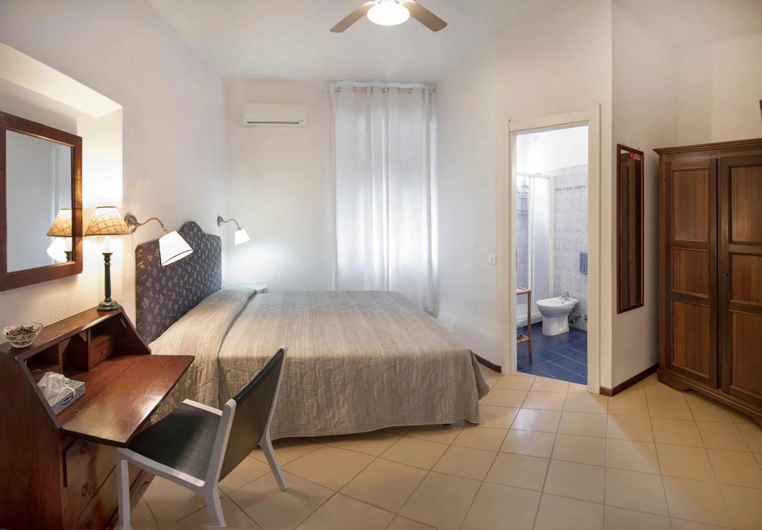 Photo of the whole room in Hotel Sette Archi