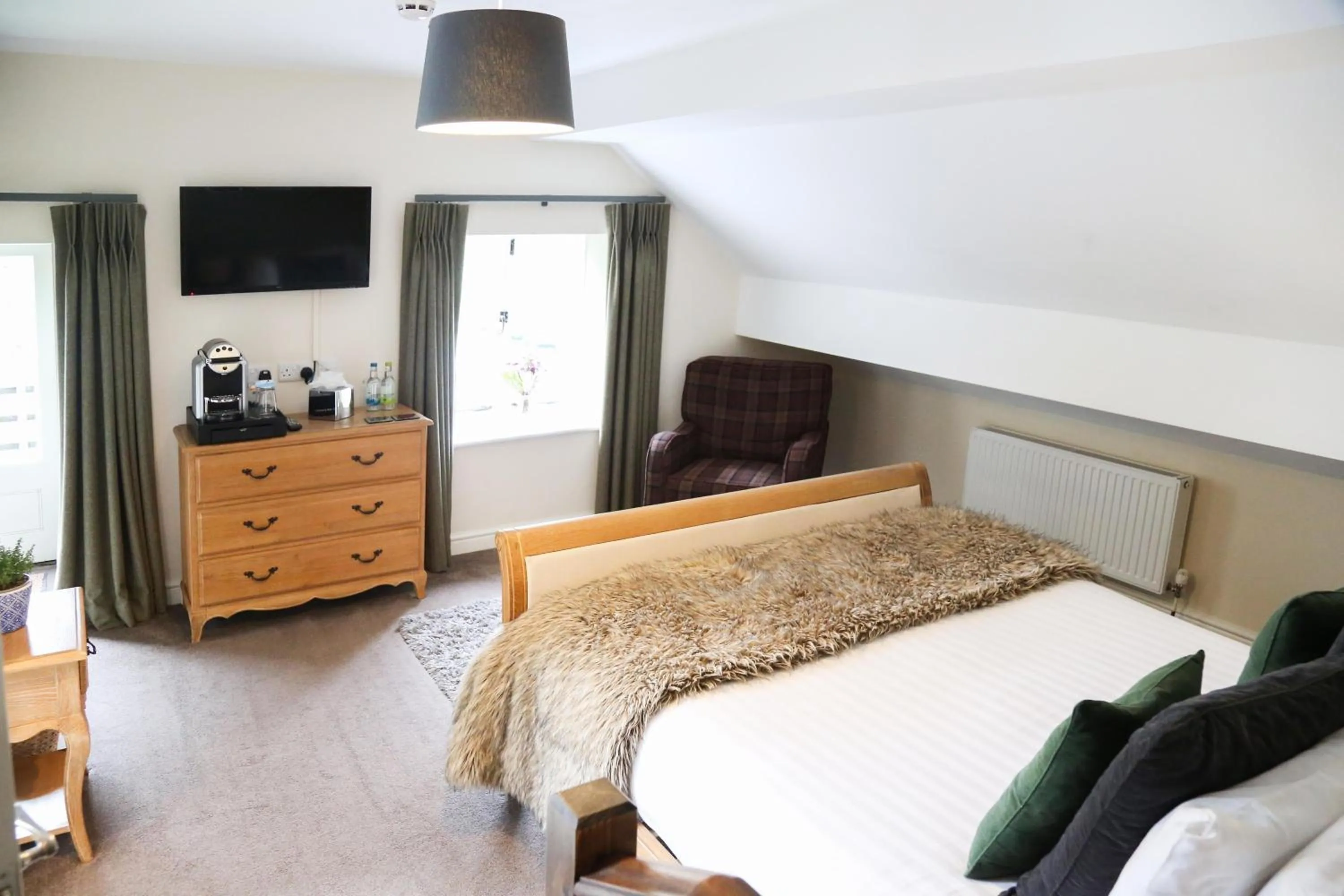 Bed in The Charlton Arms