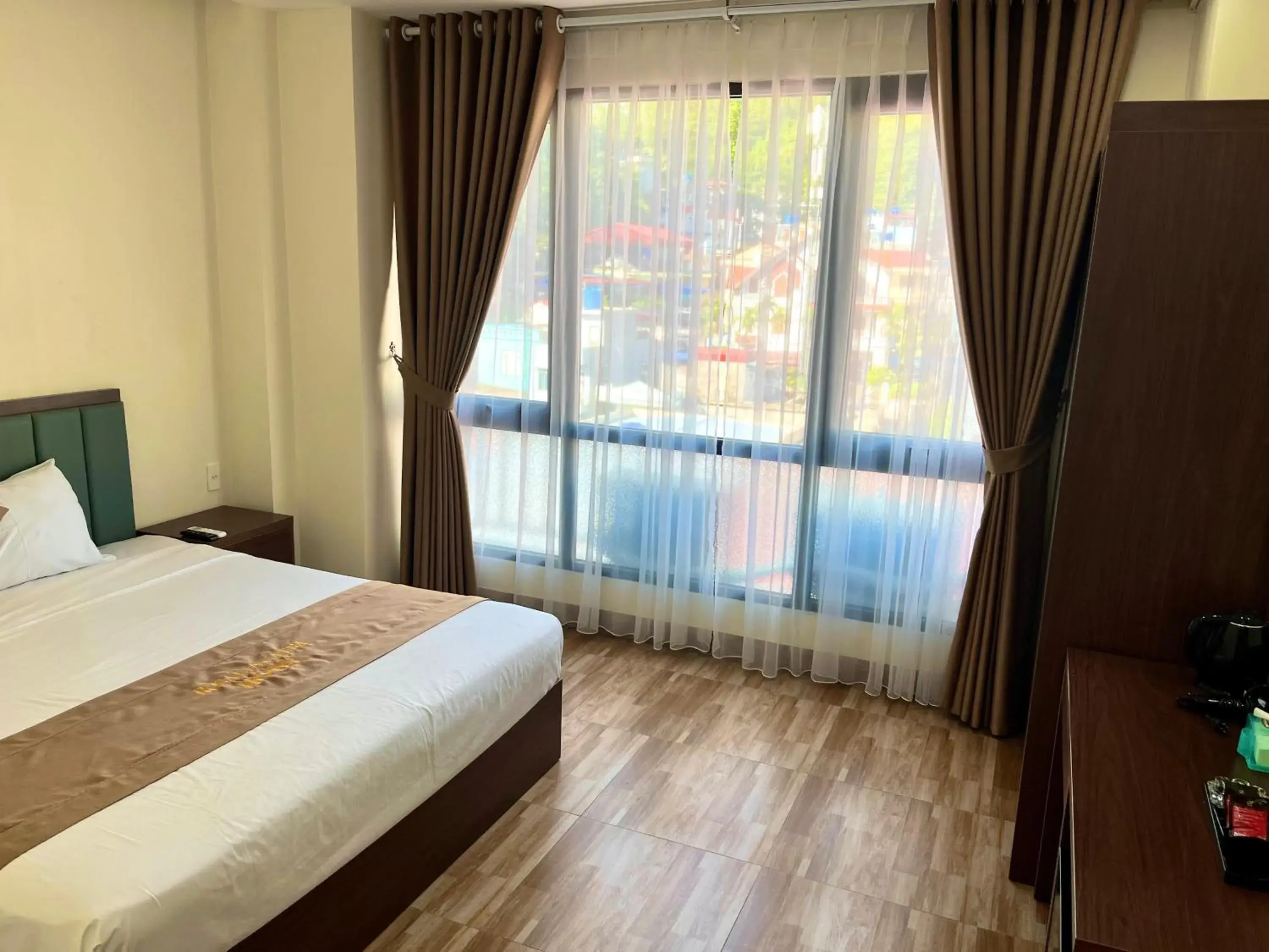 Deluxe Double Room - single occupancy in CAT BA ROSALIA HOTEL Deluxe Double Room - single occupancy in CAT BA ROSALIA HOTEL
