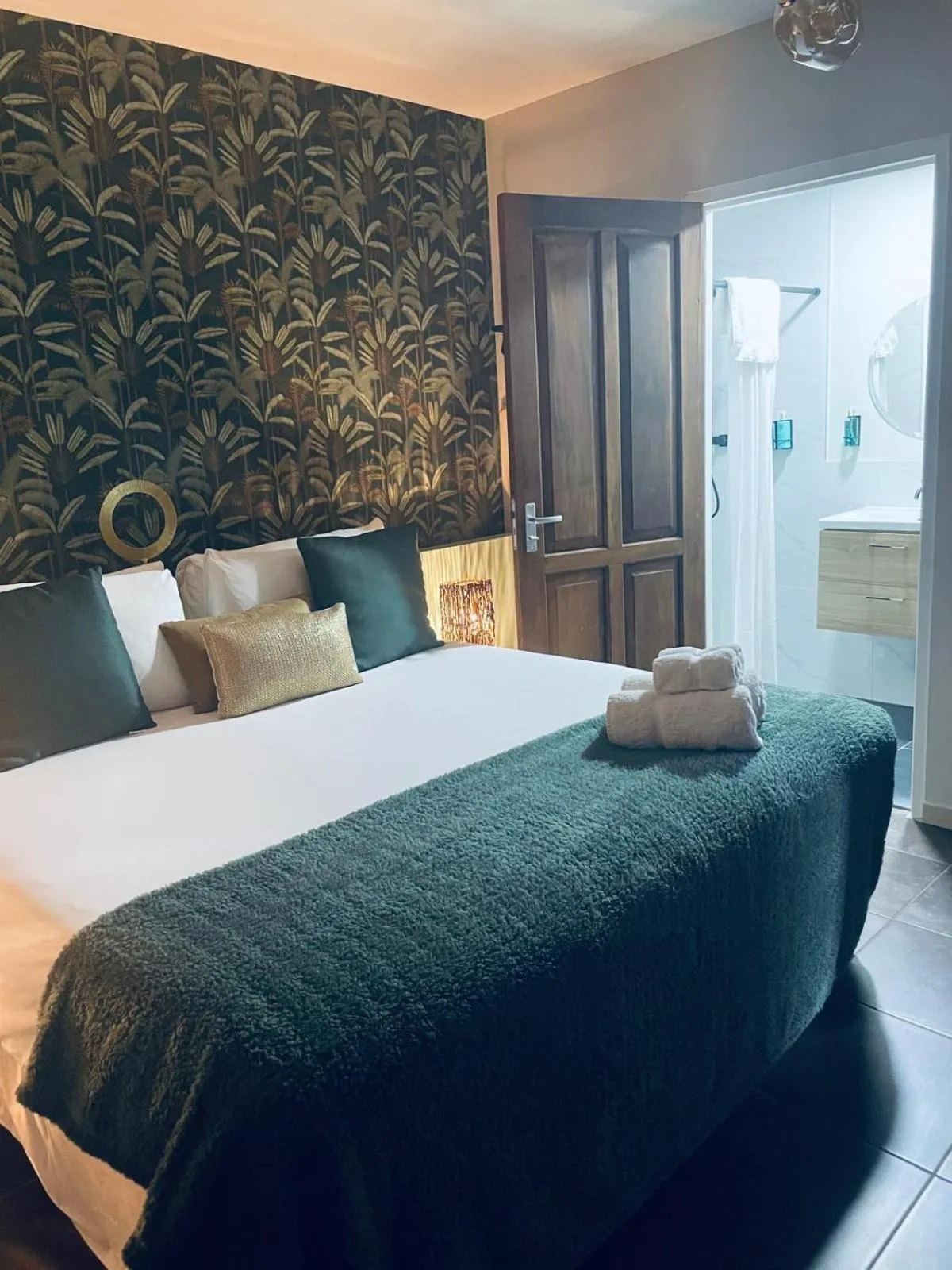 Bathroom, Bed in Atelier Skalo Boutique Hotel