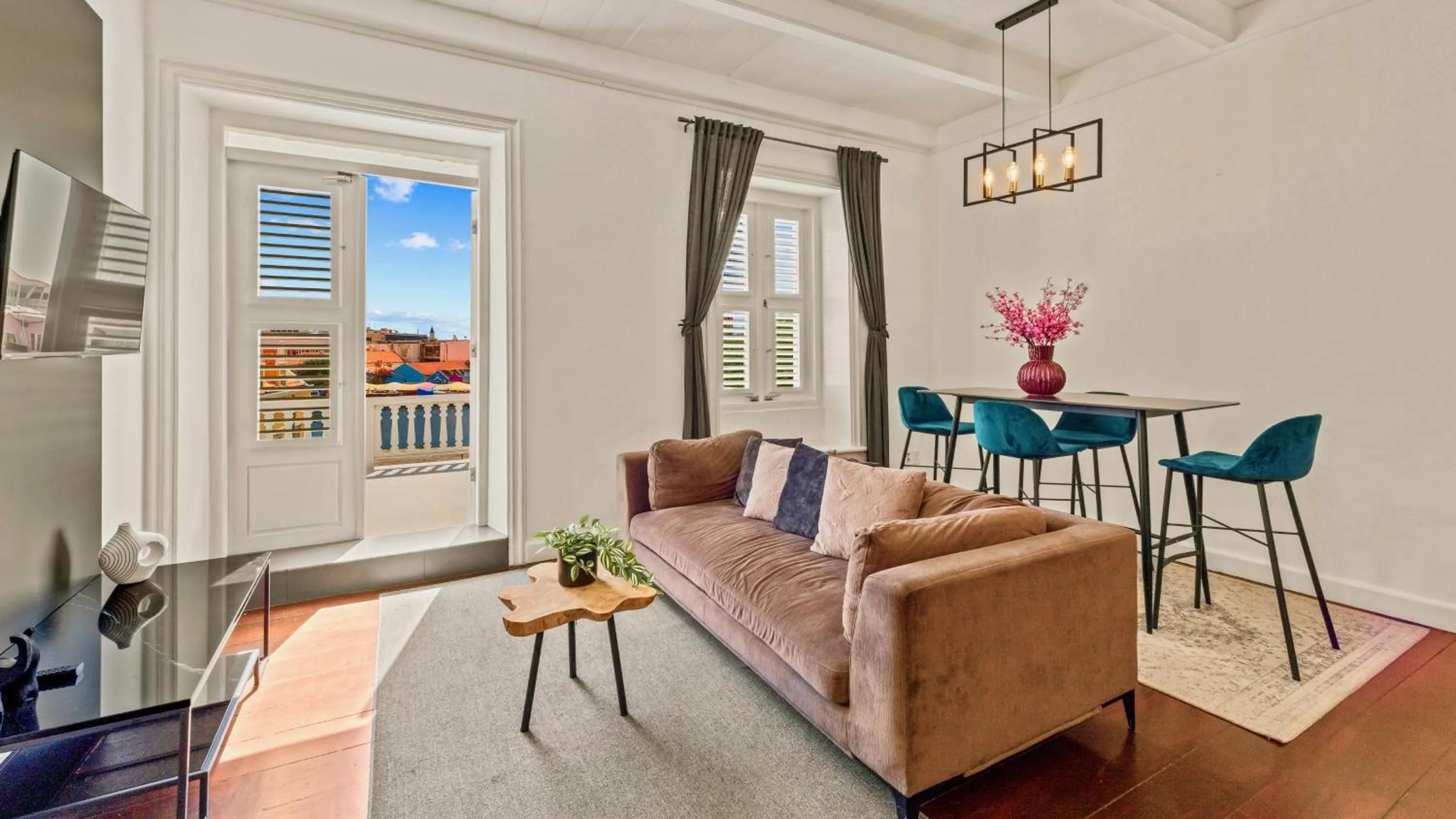 TV and multimedia in Atelier Skalo Boutique Hotel