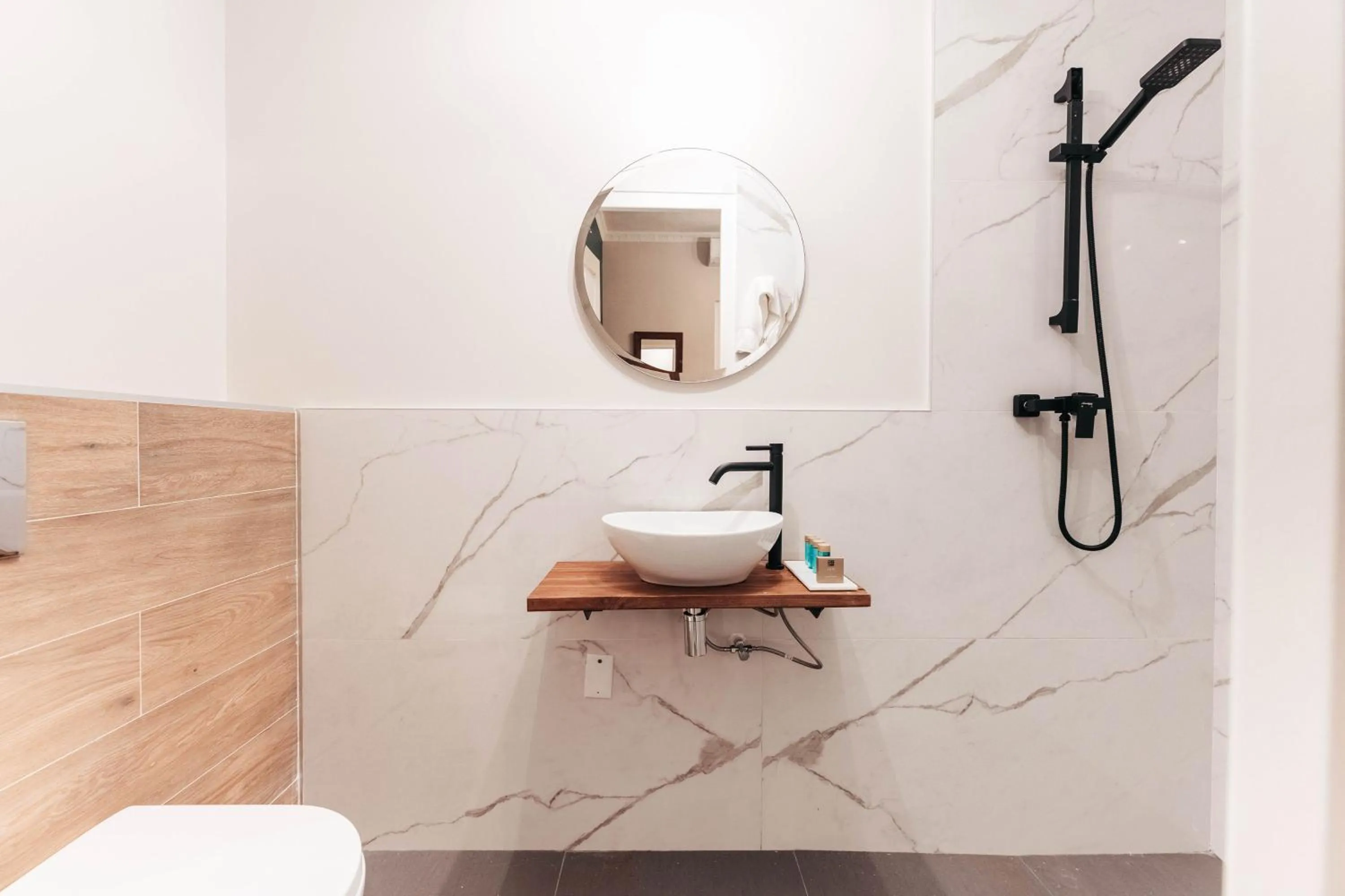 Shower in Atelier Skalo Boutique Hotel