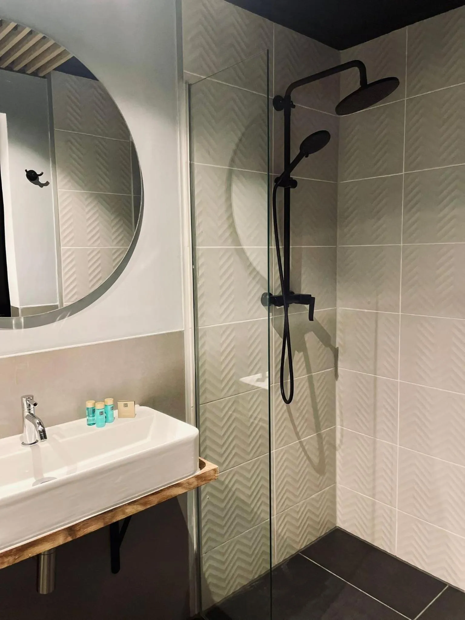 Shower in Atelier Skalo Boutique Hotel