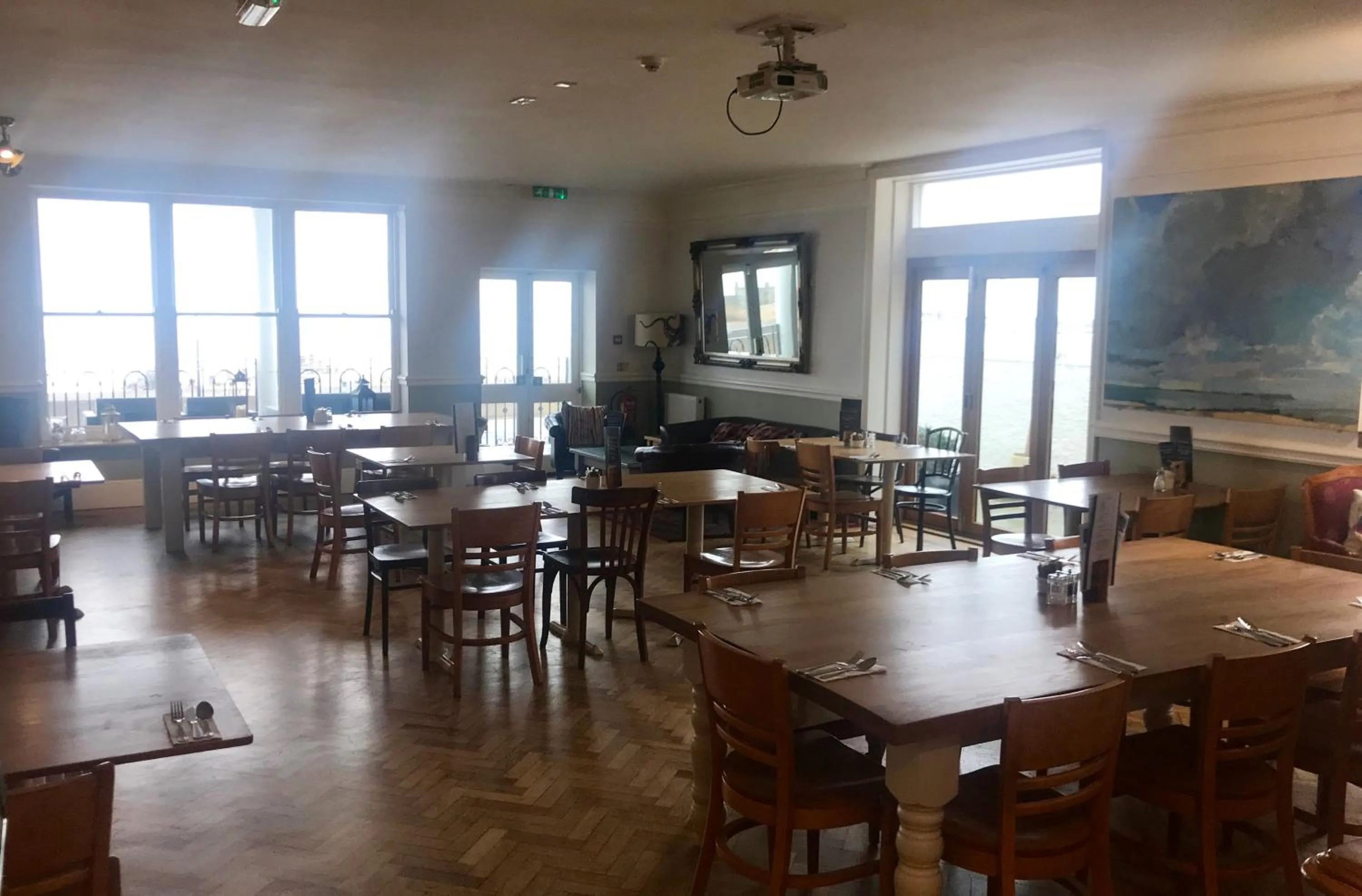 Restaurant/places to eat in Hotel Continental