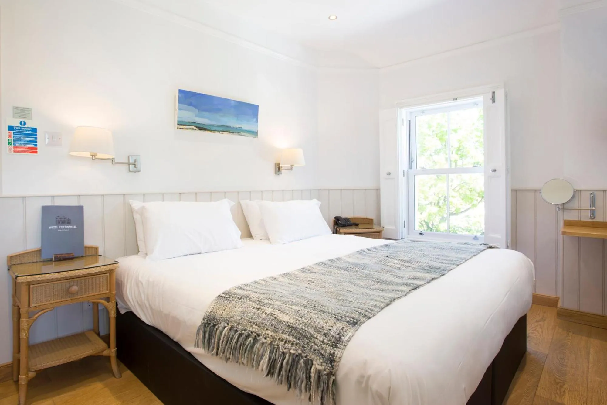 Bed in Hotel Continental