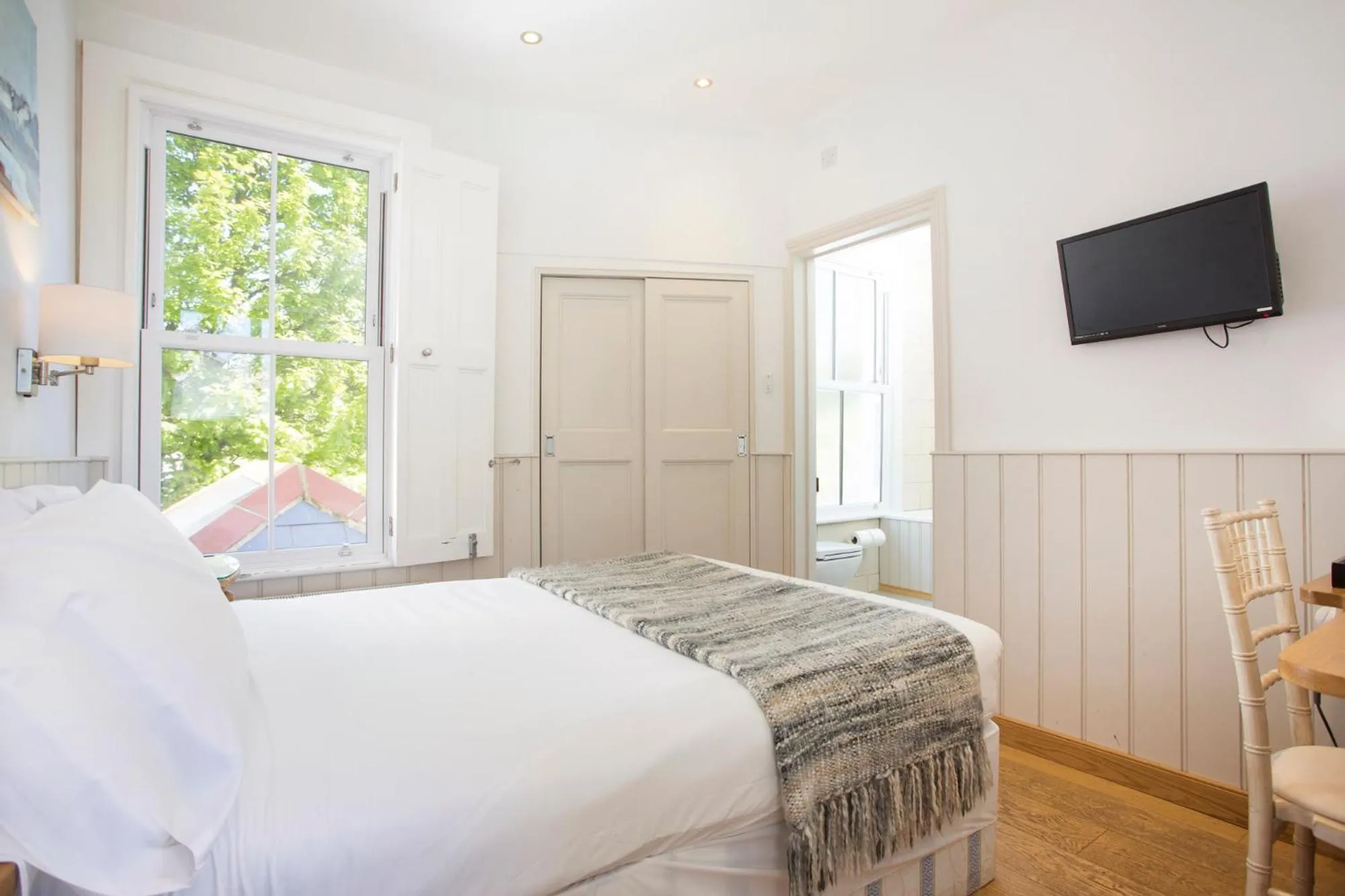 Bed in Hotel Continental