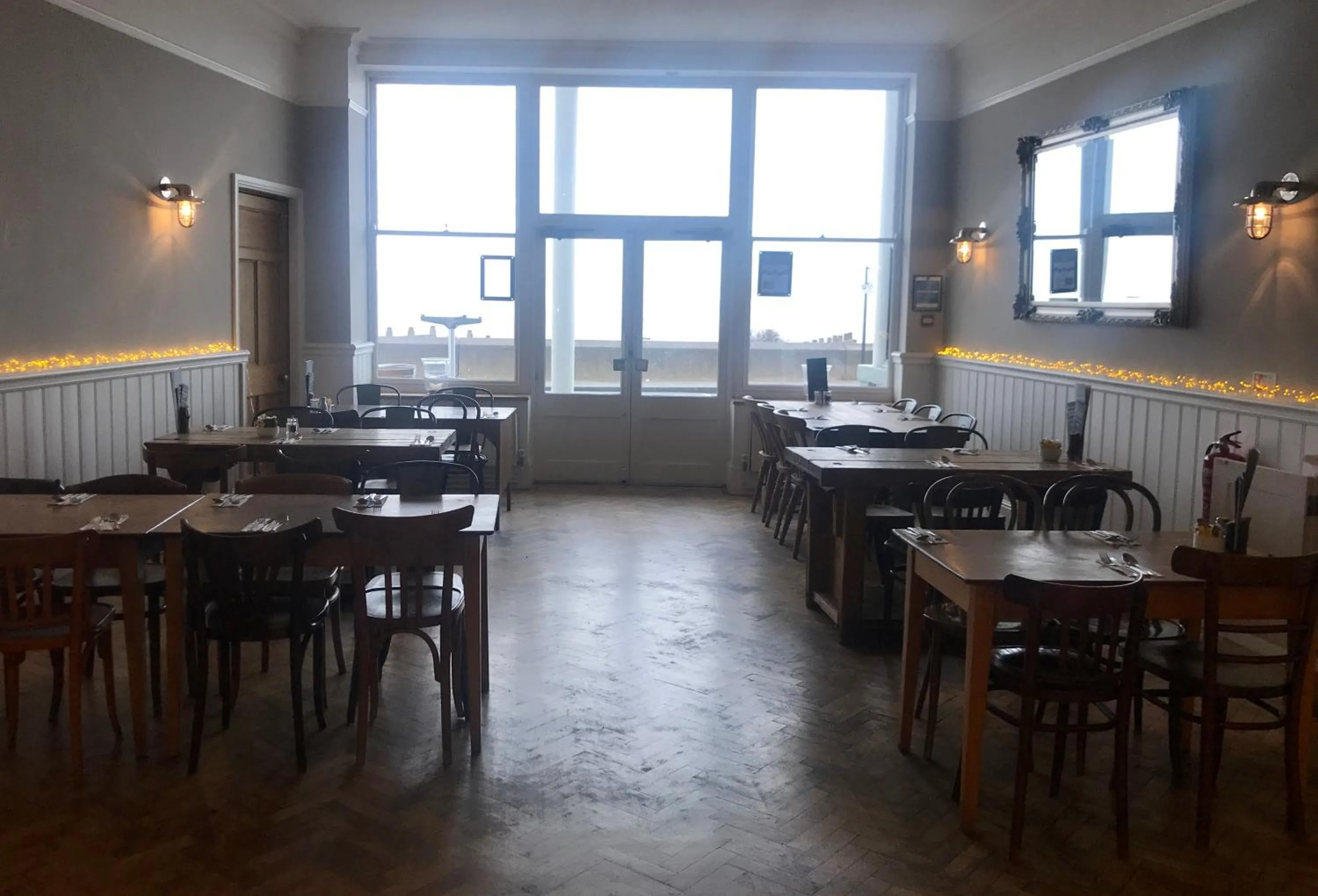 Restaurant/places to eat in Hotel Continental