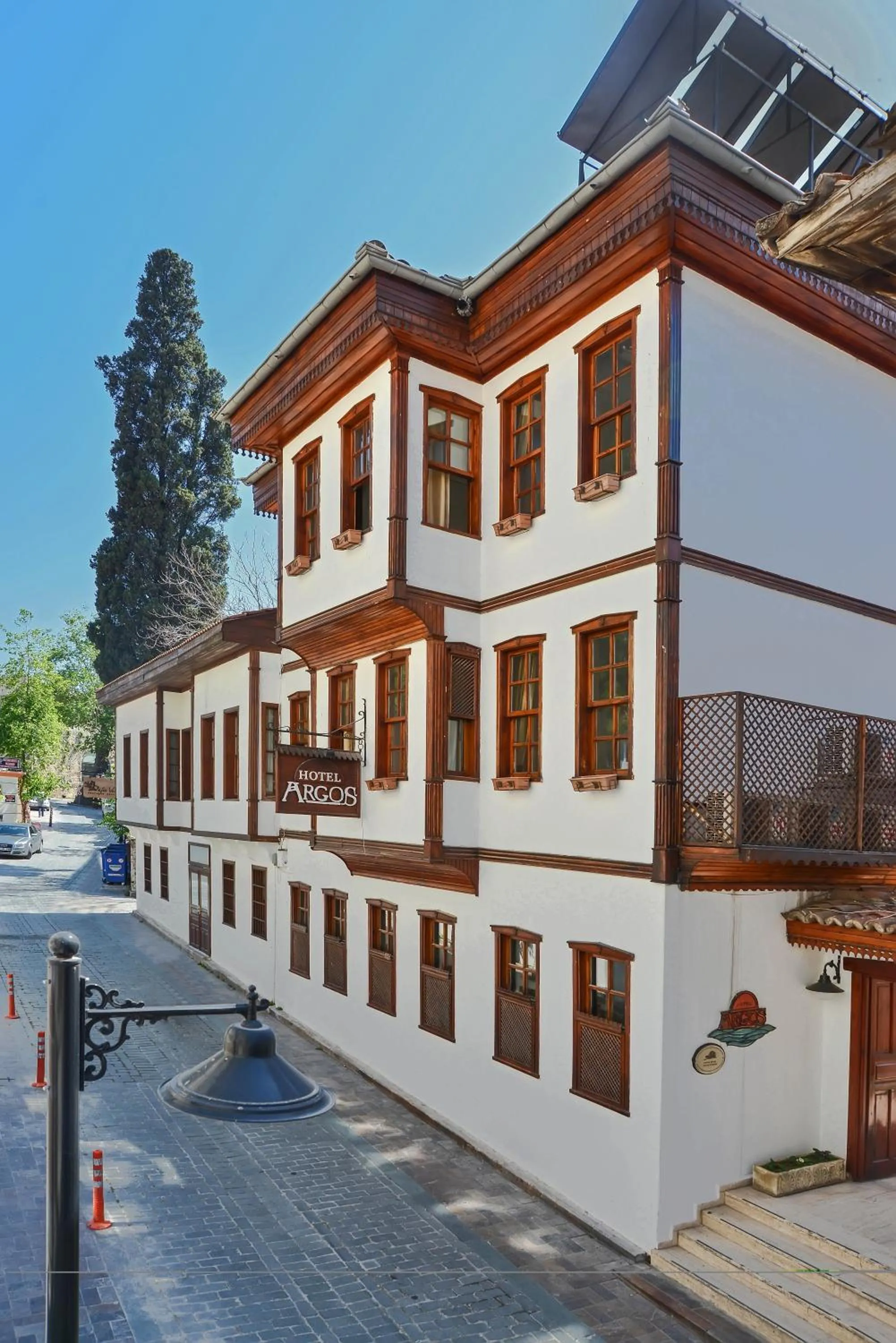 Facade/entrance in Argos Hotel