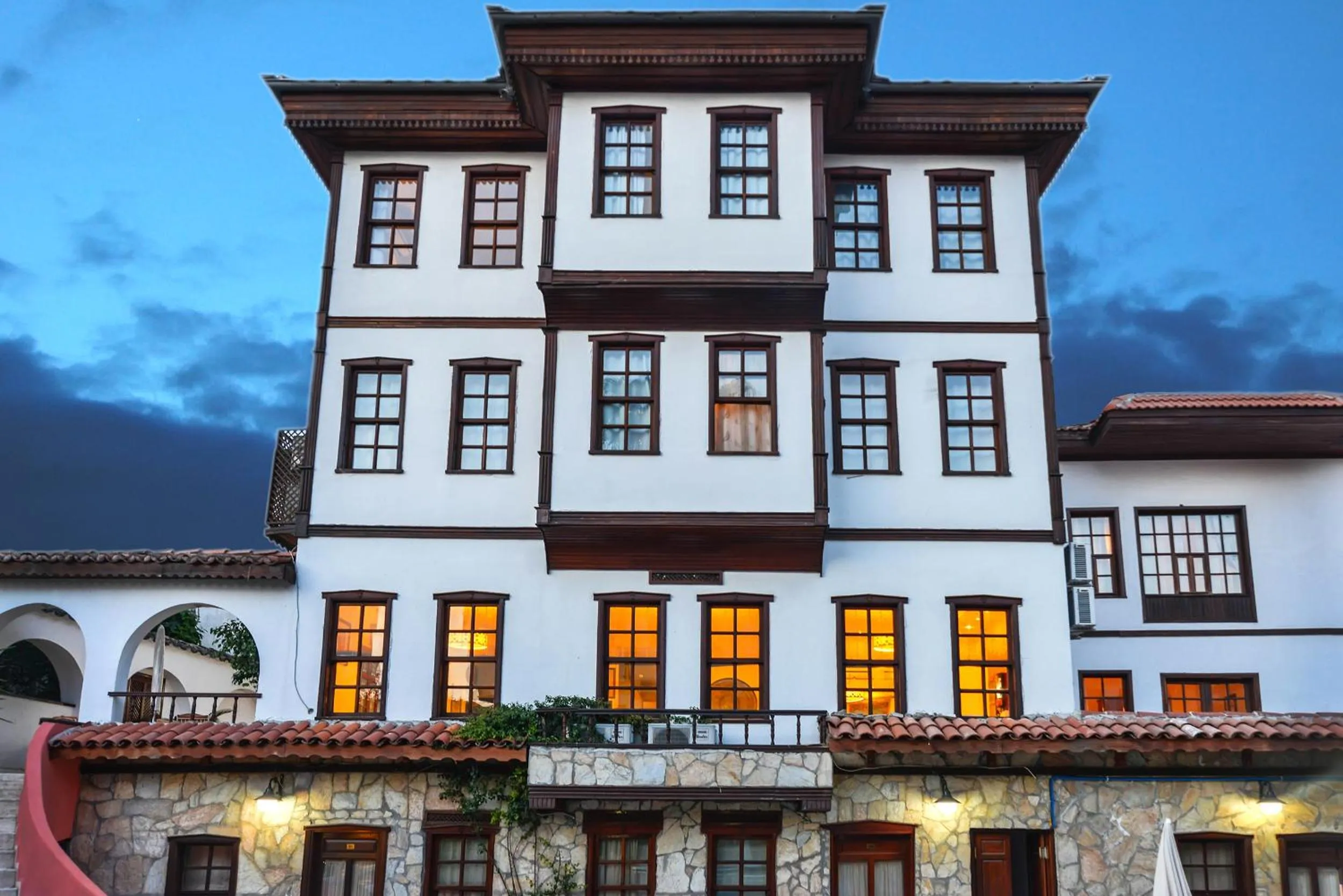 Facade/entrance in Argos Hotel