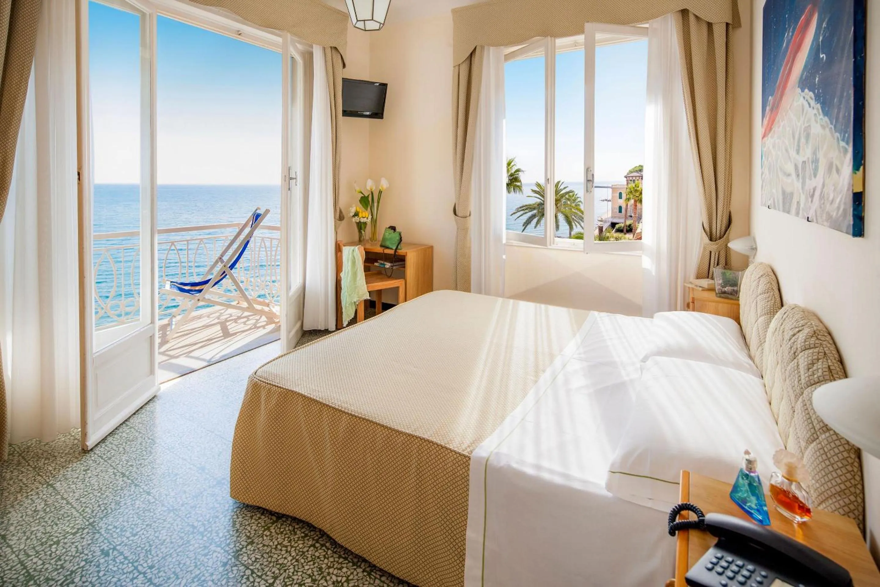 Deluxe Double Room with Sea View in Hotel Golfo e Palme