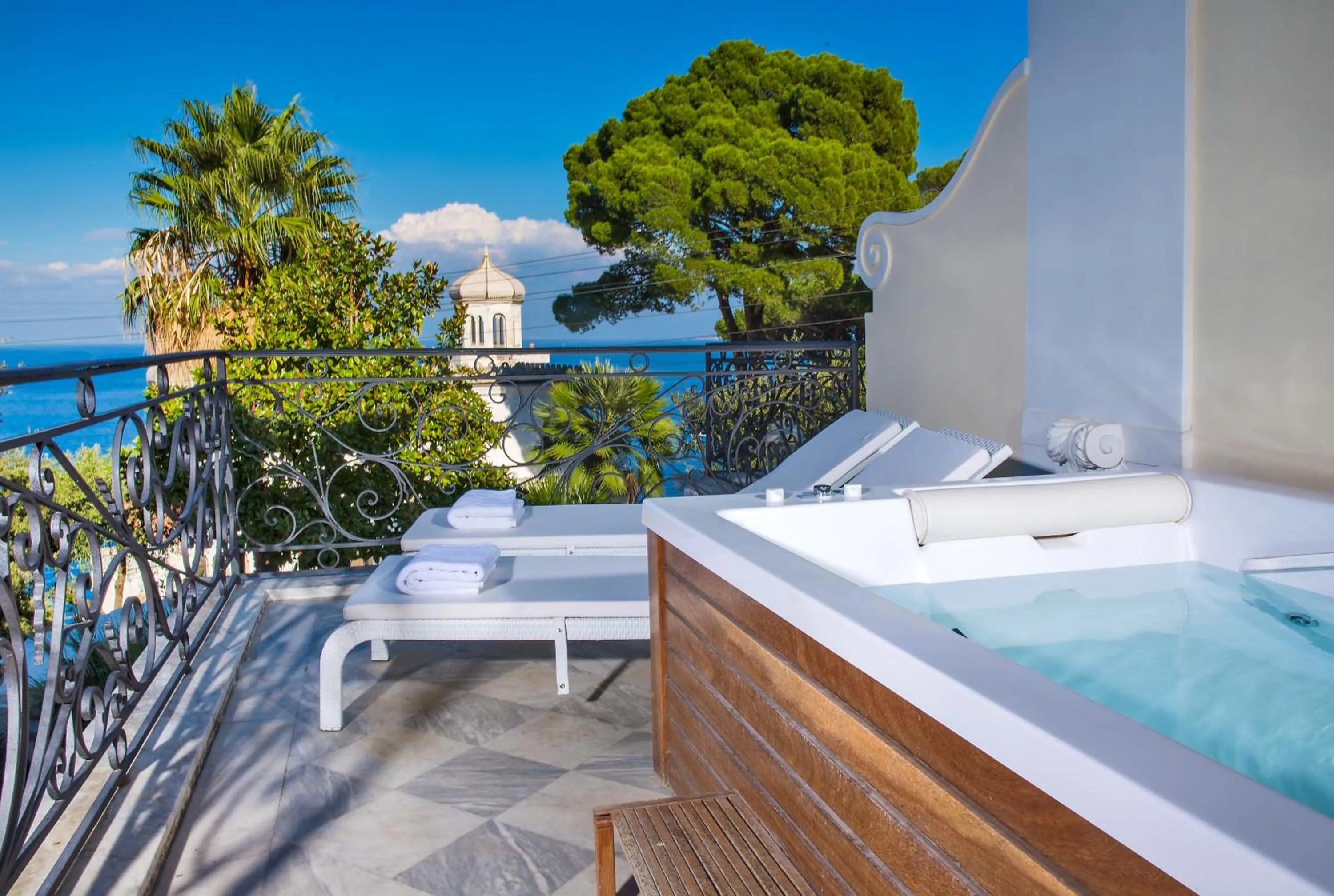 Balcony/Terrace in Luxury Villa Excelsior Parco