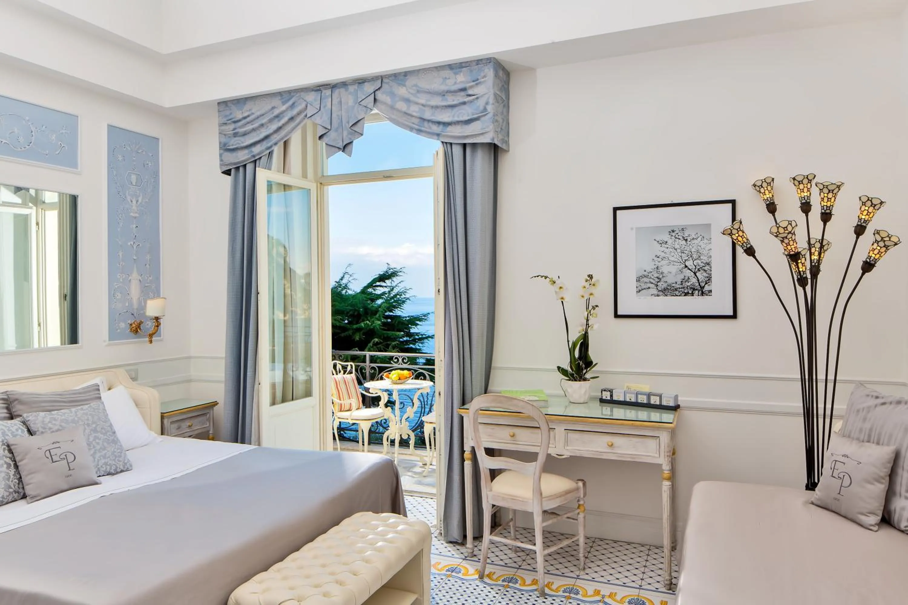 Photo of the whole room, Bed in Luxury Villa Excelsior Parco