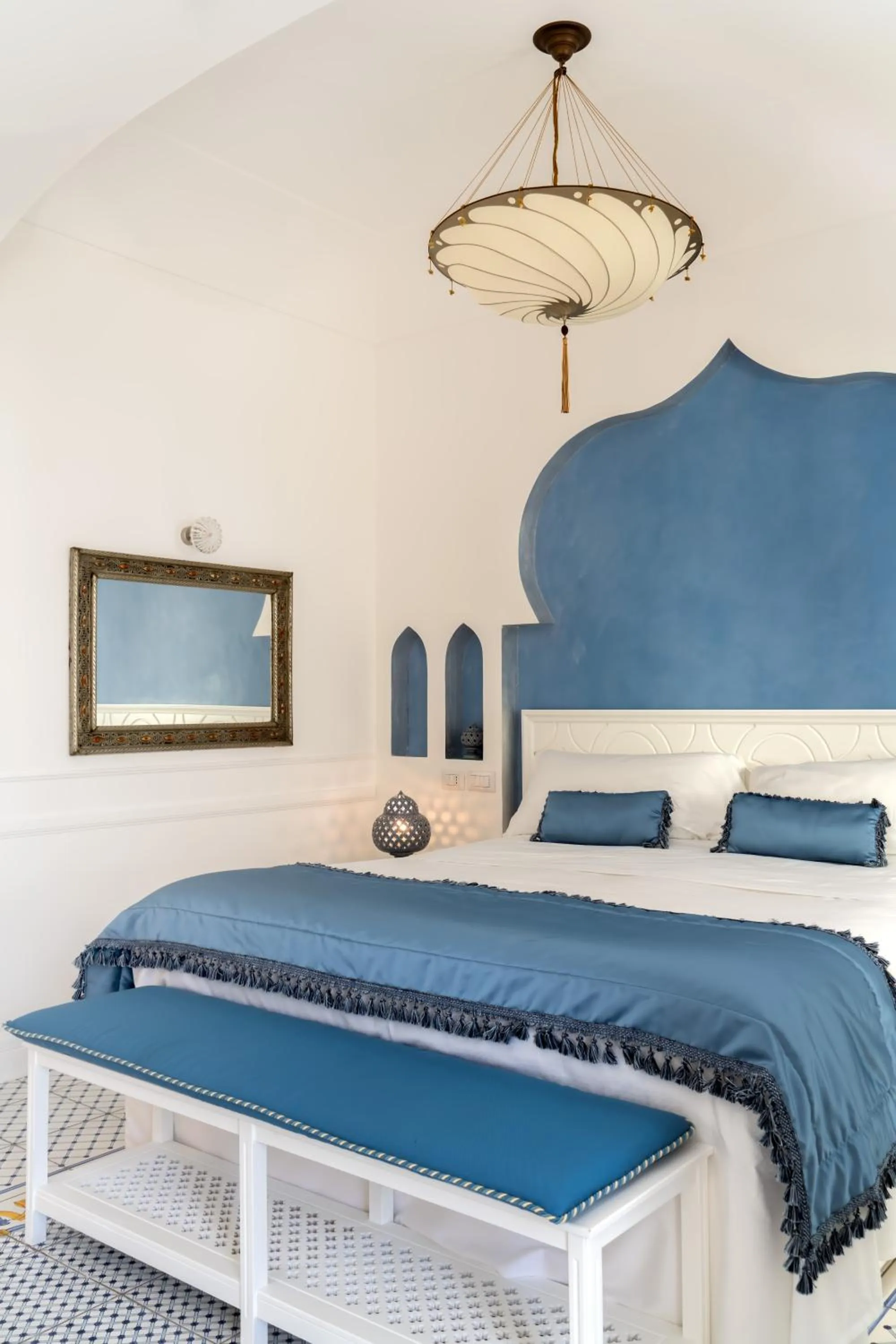 Bed in Luxury Villa Excelsior Parco