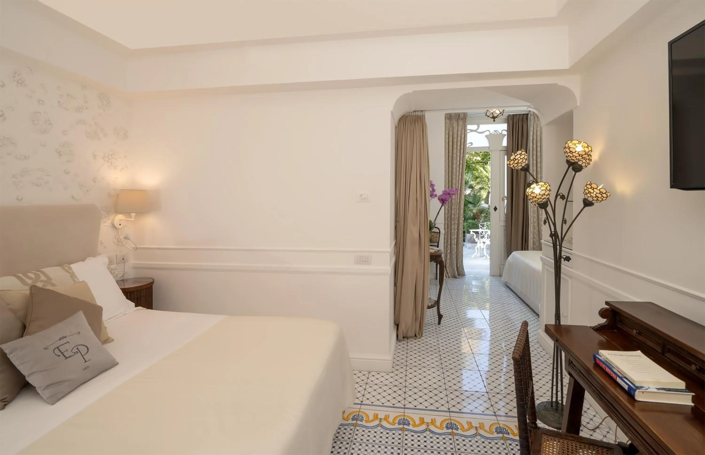 Bed in Luxury Villa Excelsior Parco