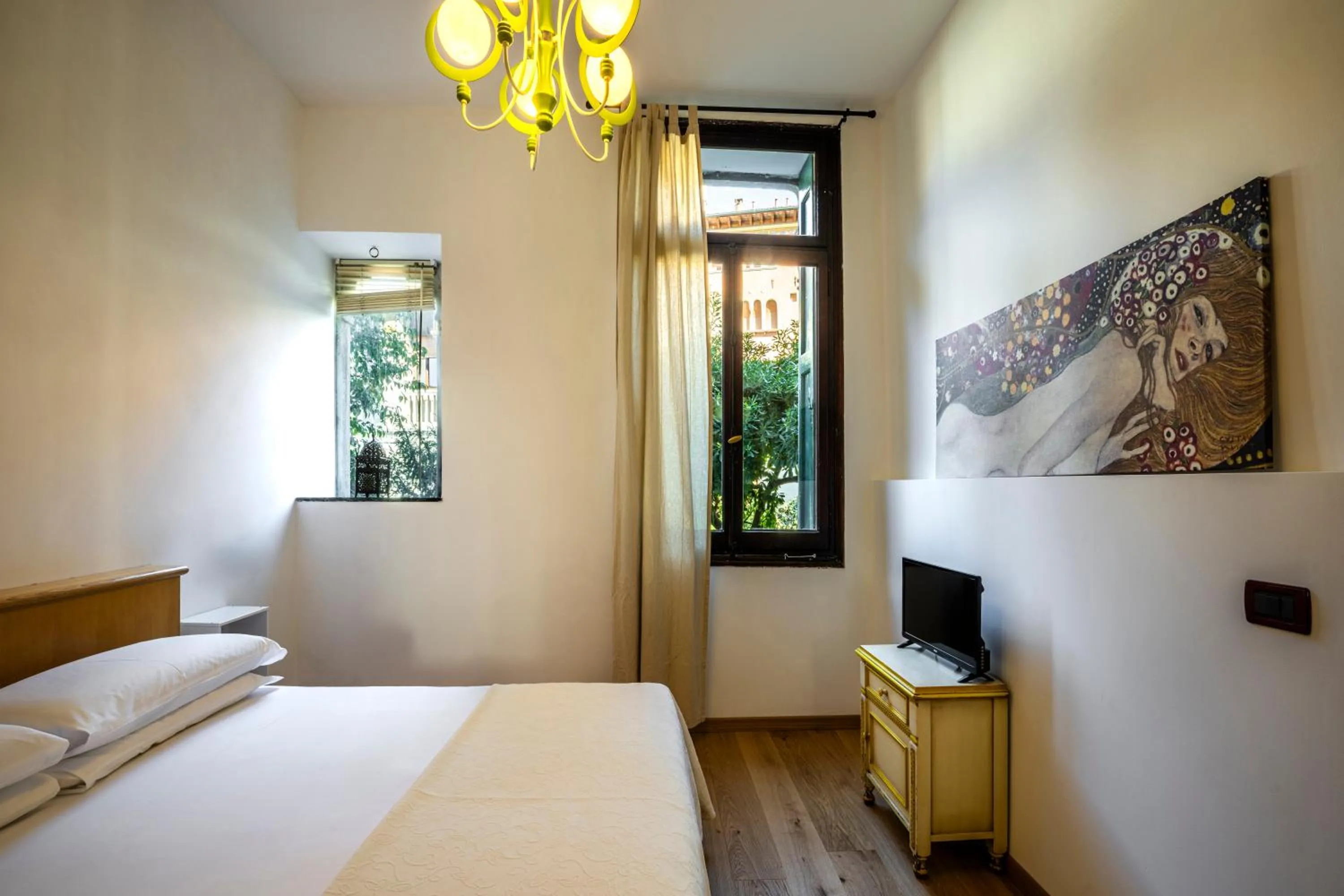 Bed in Hotel Atlanta Augustus