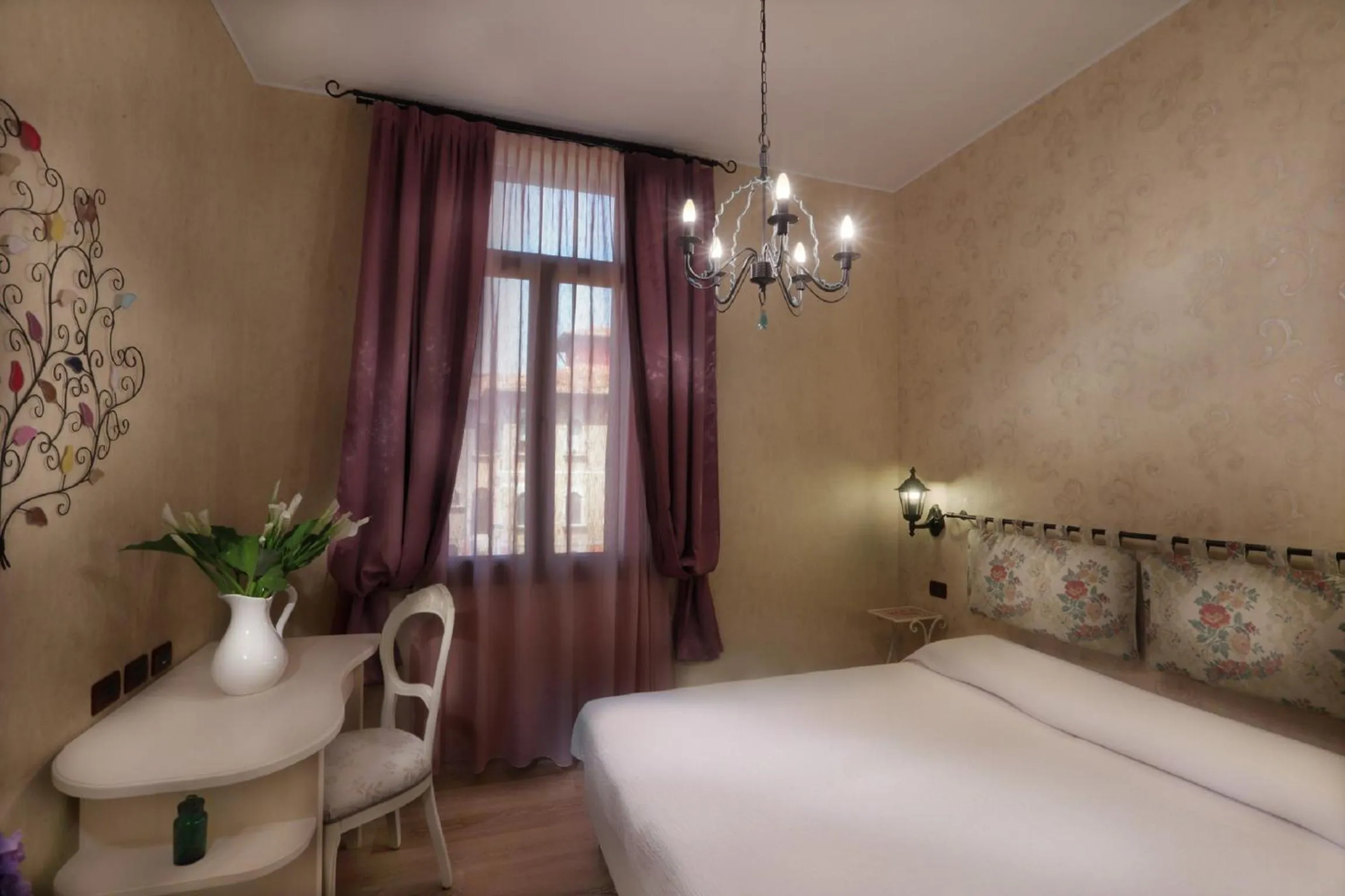 Bed in Hotel Atlanta Augustus