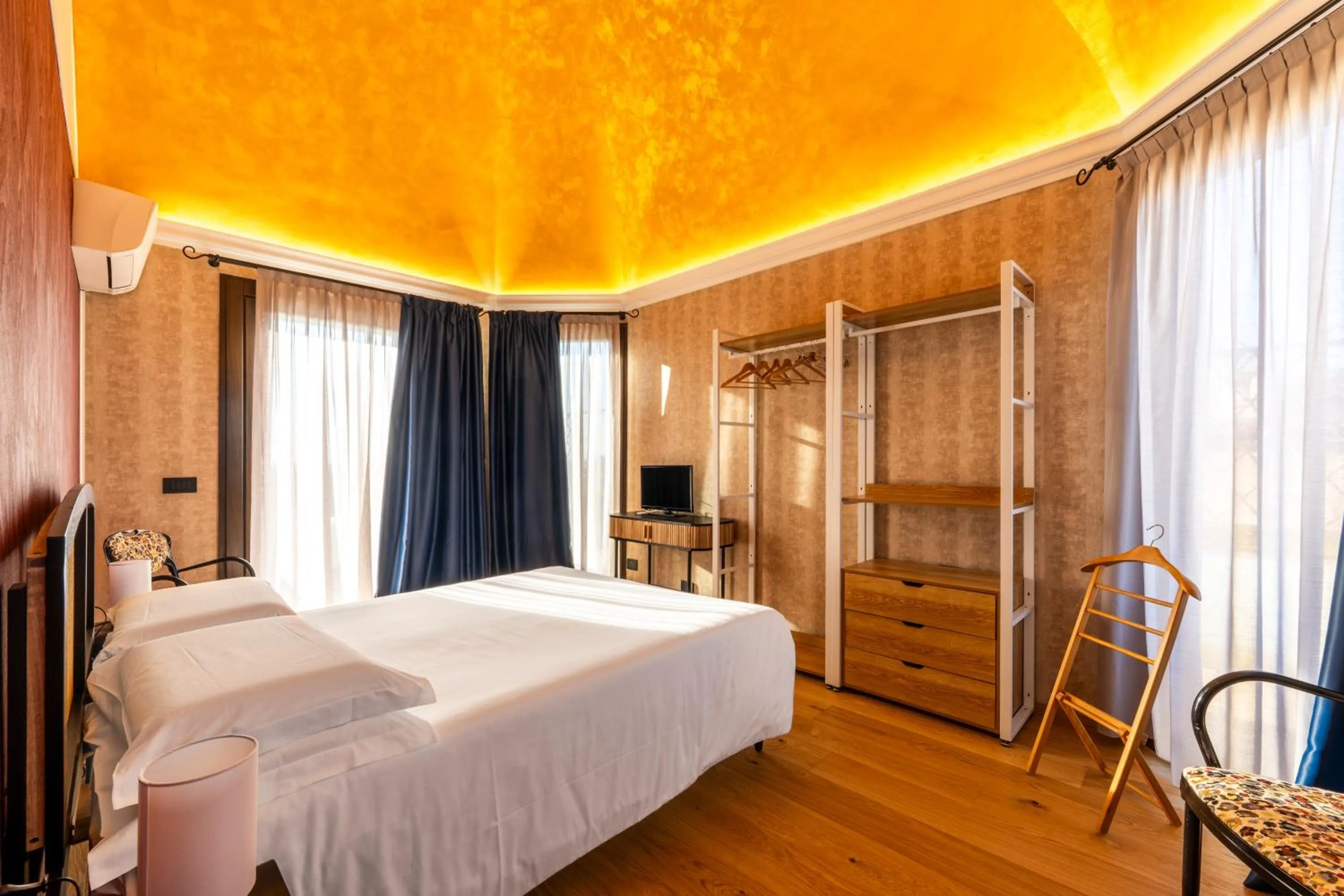 Bed in Hotel Atlanta Augustus