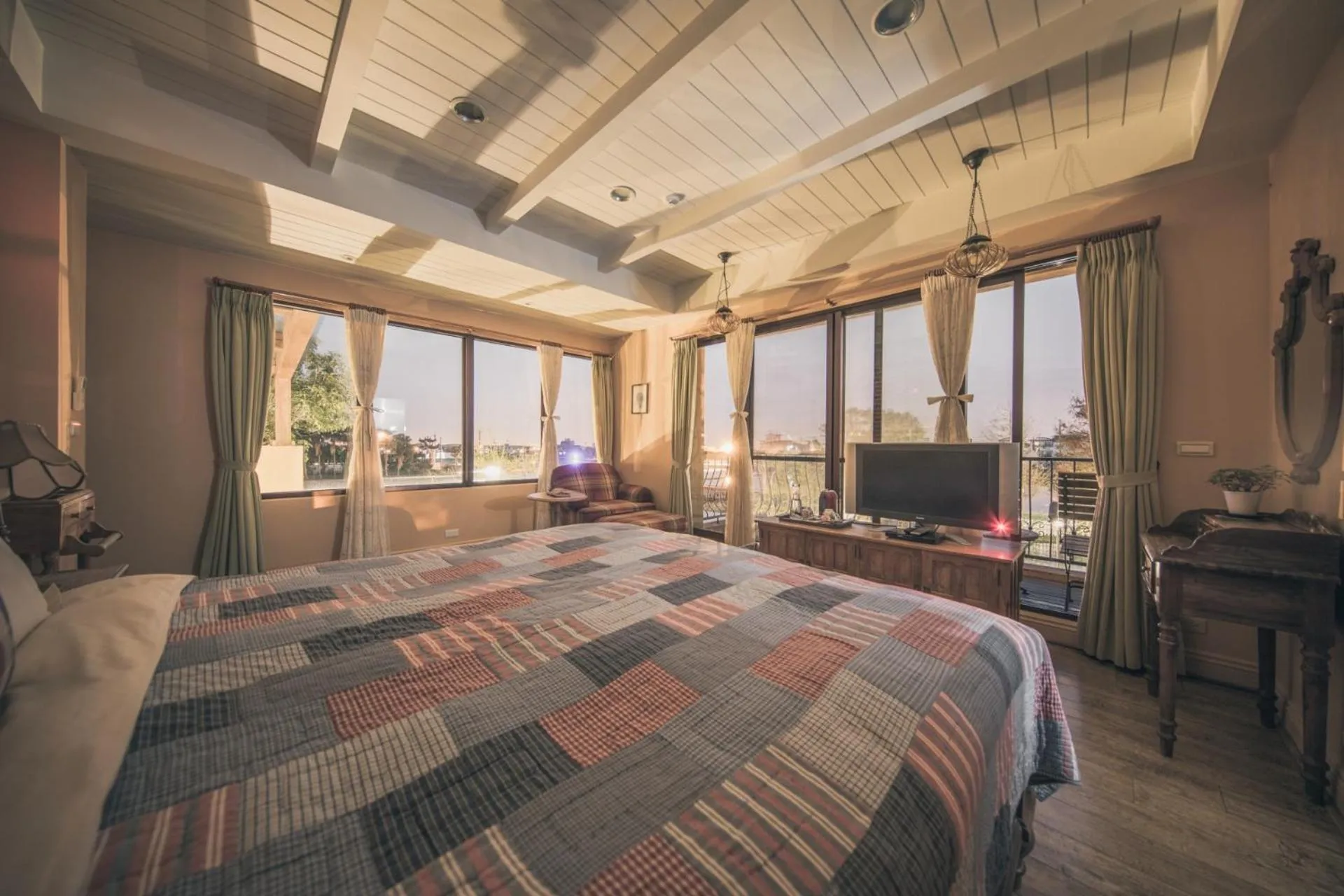 Photo of the whole room, Bed in Sunday Home