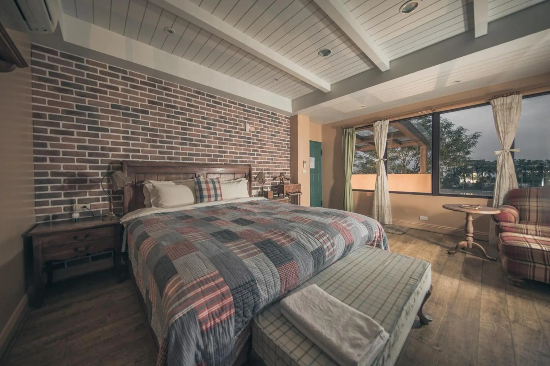 Photo of the whole room, Bed in Sunday Home