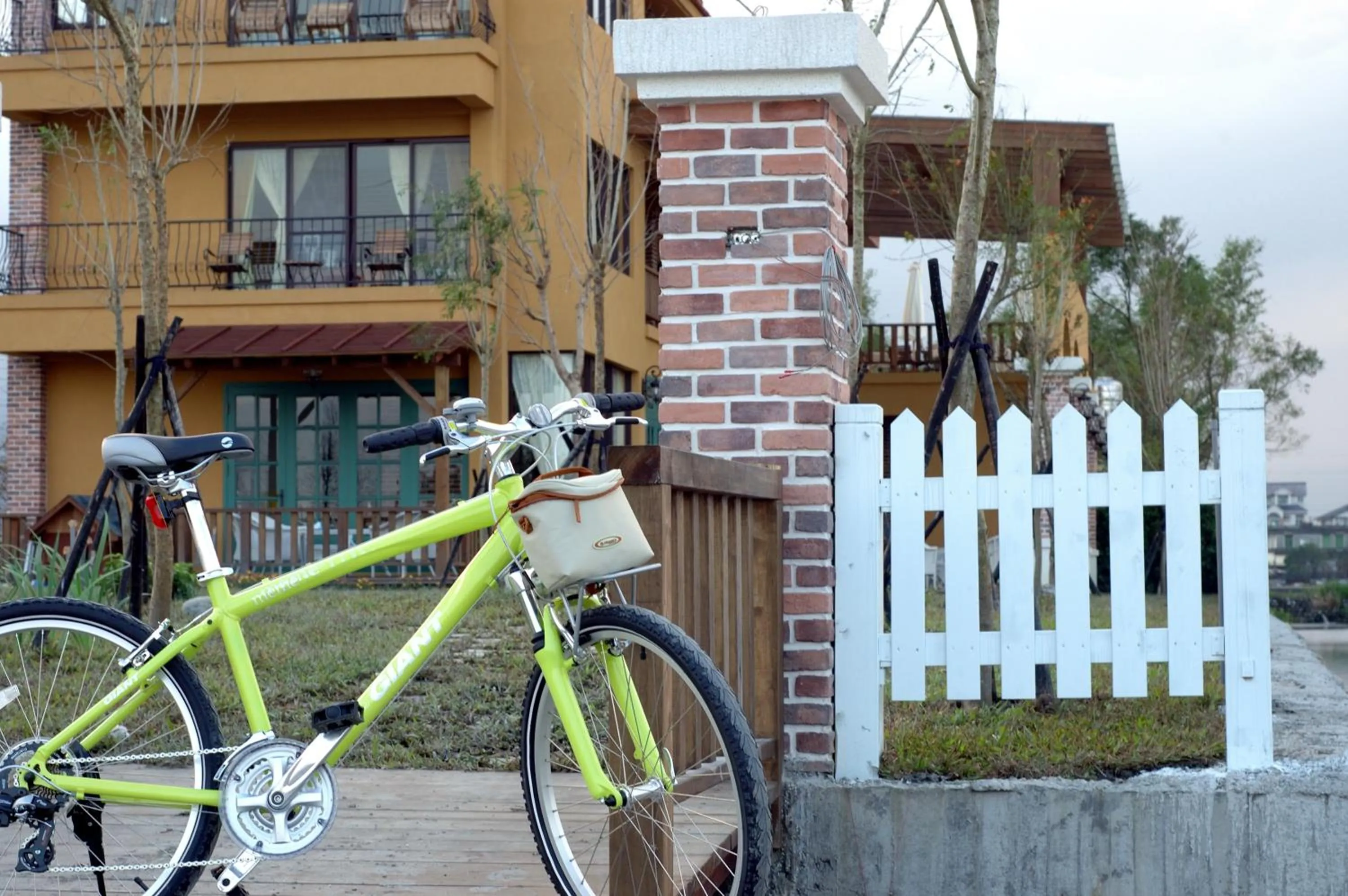 Facade/entrance in Sunday Home