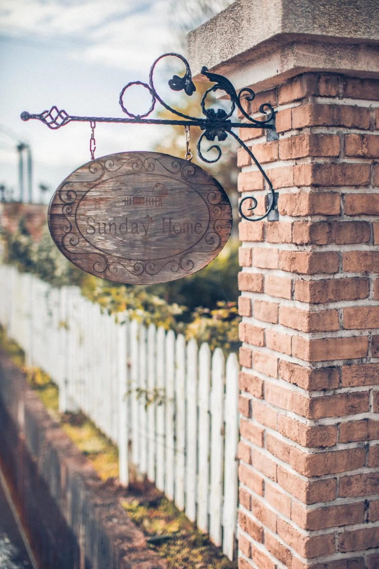 Logo/Certificate/Sign in Sunday Home