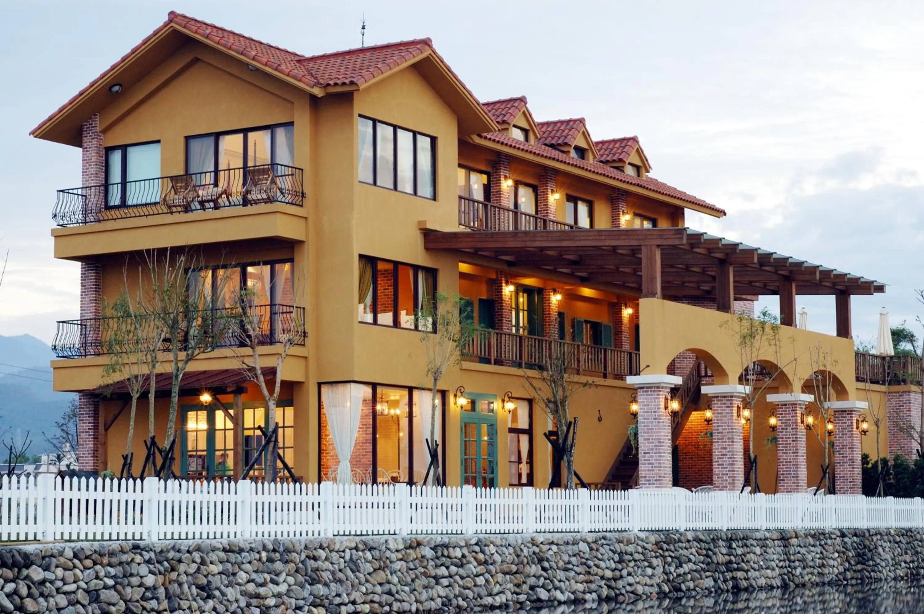 Facade/entrance in Sunday Home