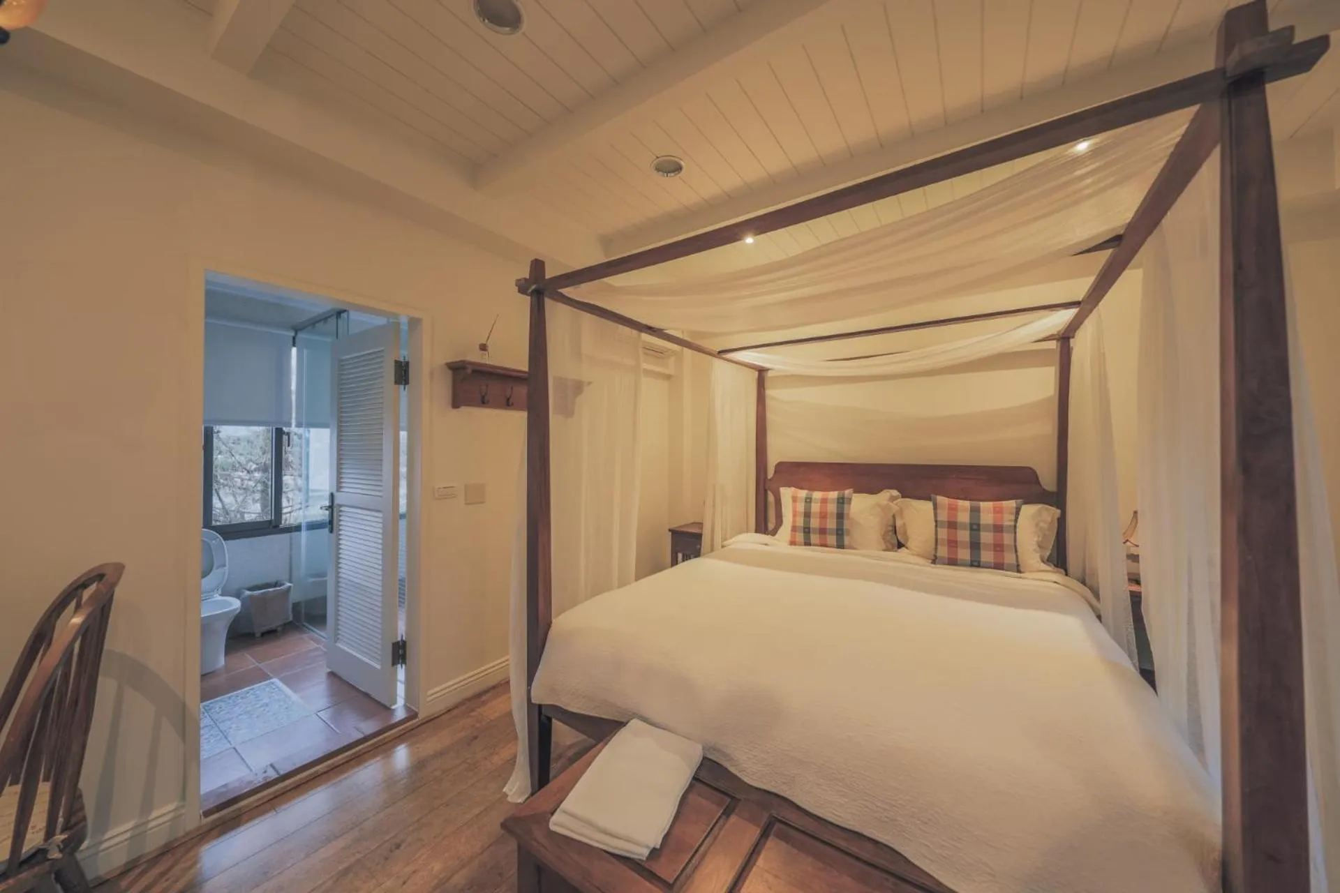 Photo of the whole room, Bed in Sunday Home