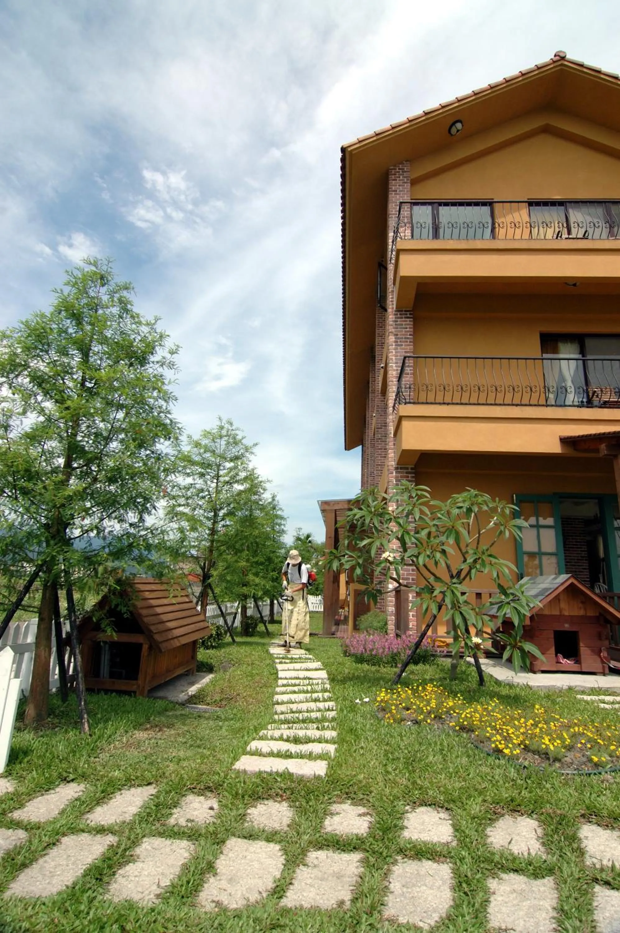 Facade/entrance in Sunday Home