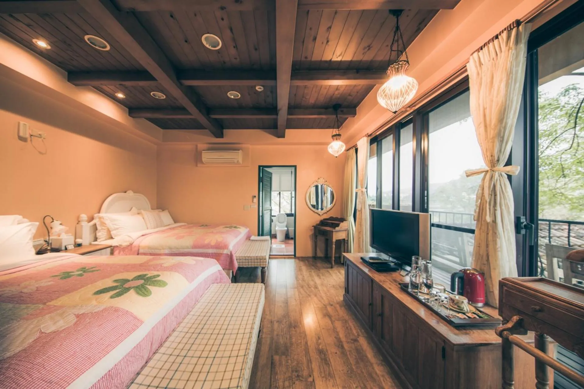 Photo of the whole room, Bed in Sunday Home