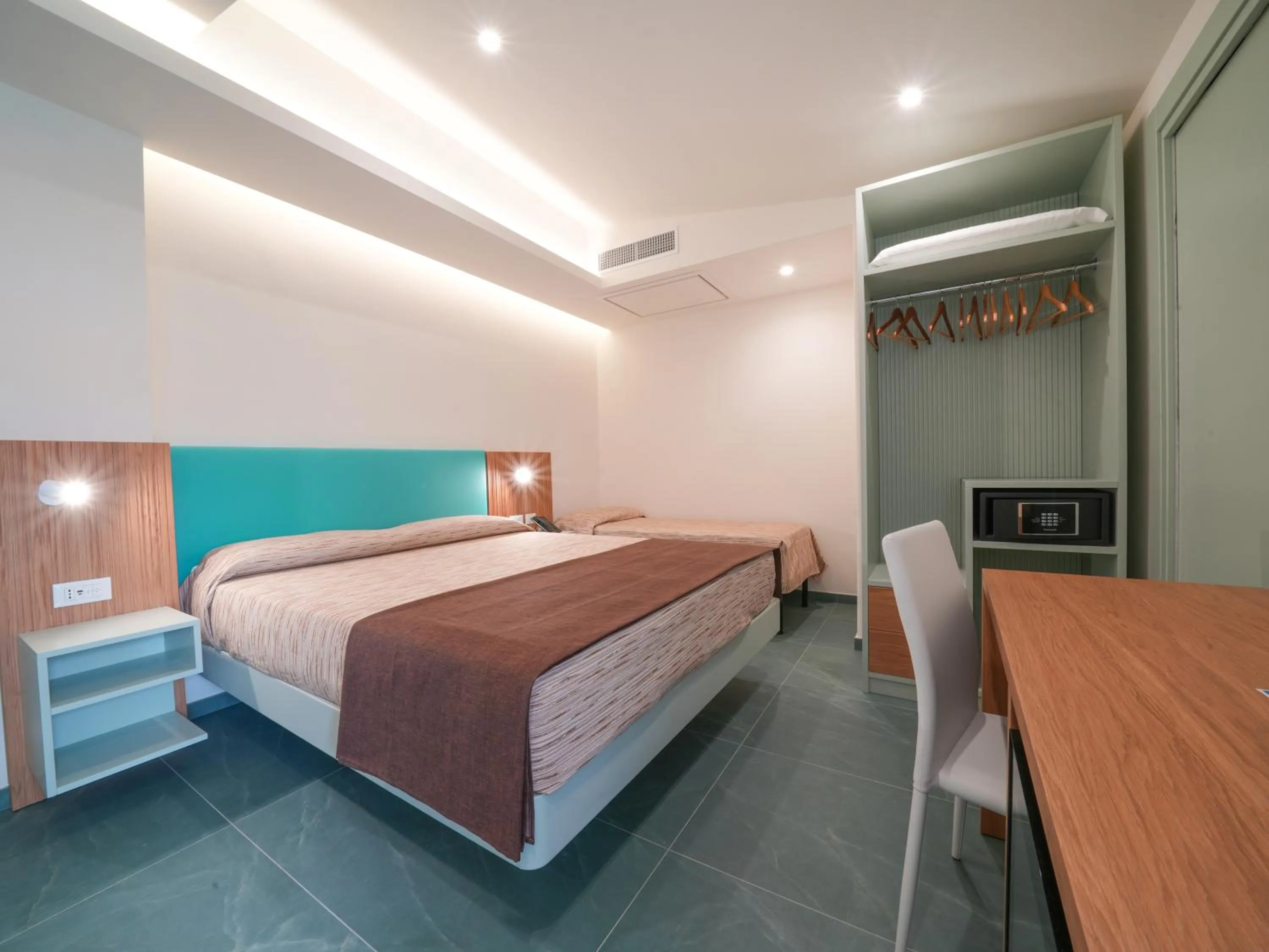 Bed in Hotel MARINELLA parking wi-fi spiaggia attrezzata